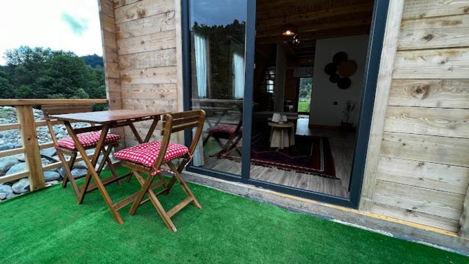 Hanging Garden Holiday Home - Riverside