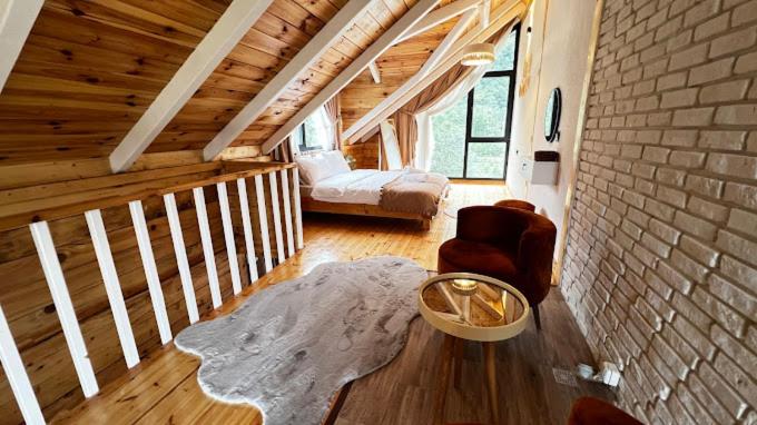 Hanging Garden Holiday Home - Riverside