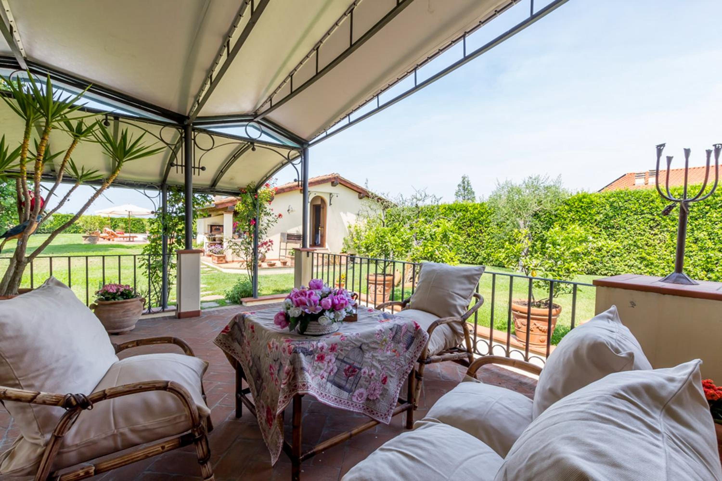Villa Pallina With Pool - Happy Rentals view 3