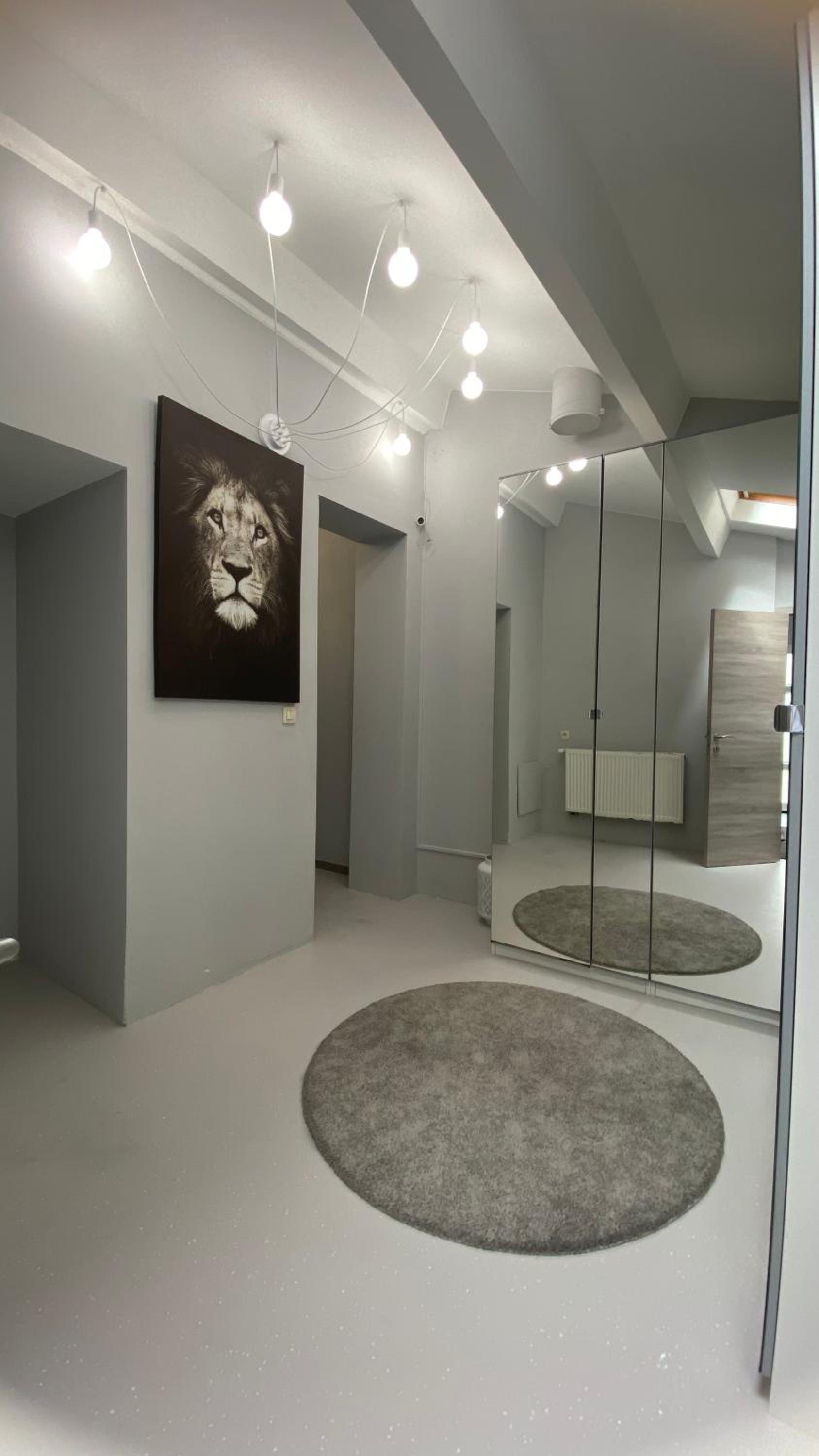 Next2Airport - Appartement House of Lions