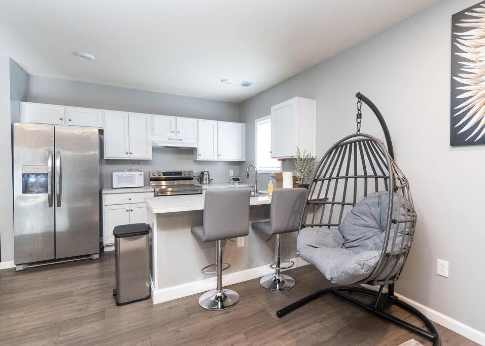 Elegant Apt by EWR & PennStation view 4