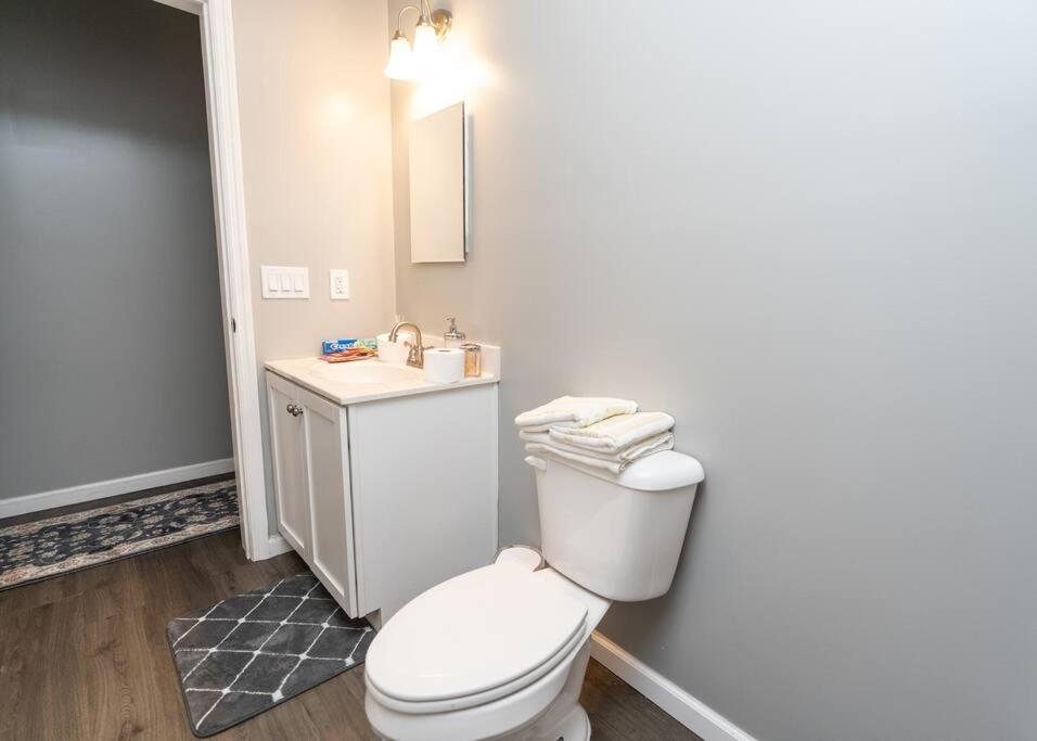 Elegant Apt by EWR & PennStation view 5