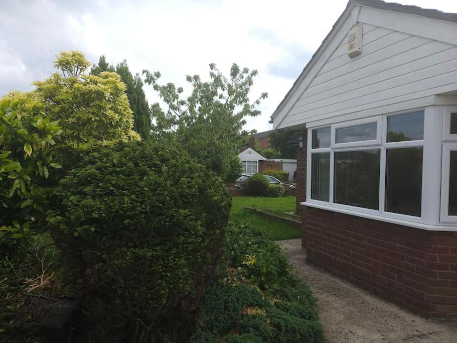 A beautiful bungalow in Chester view 3