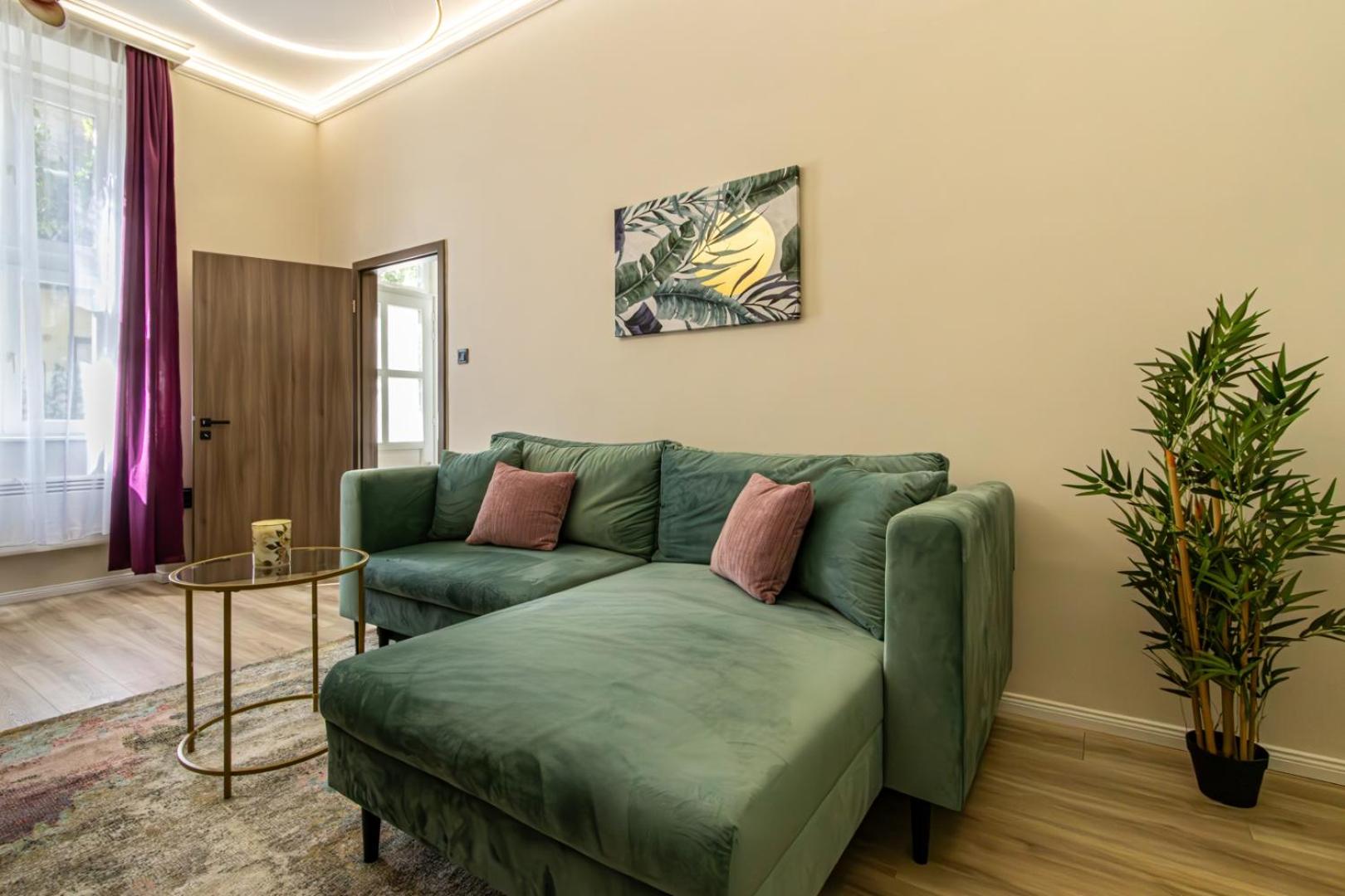 Oasis Apartment On the Broadway with AC