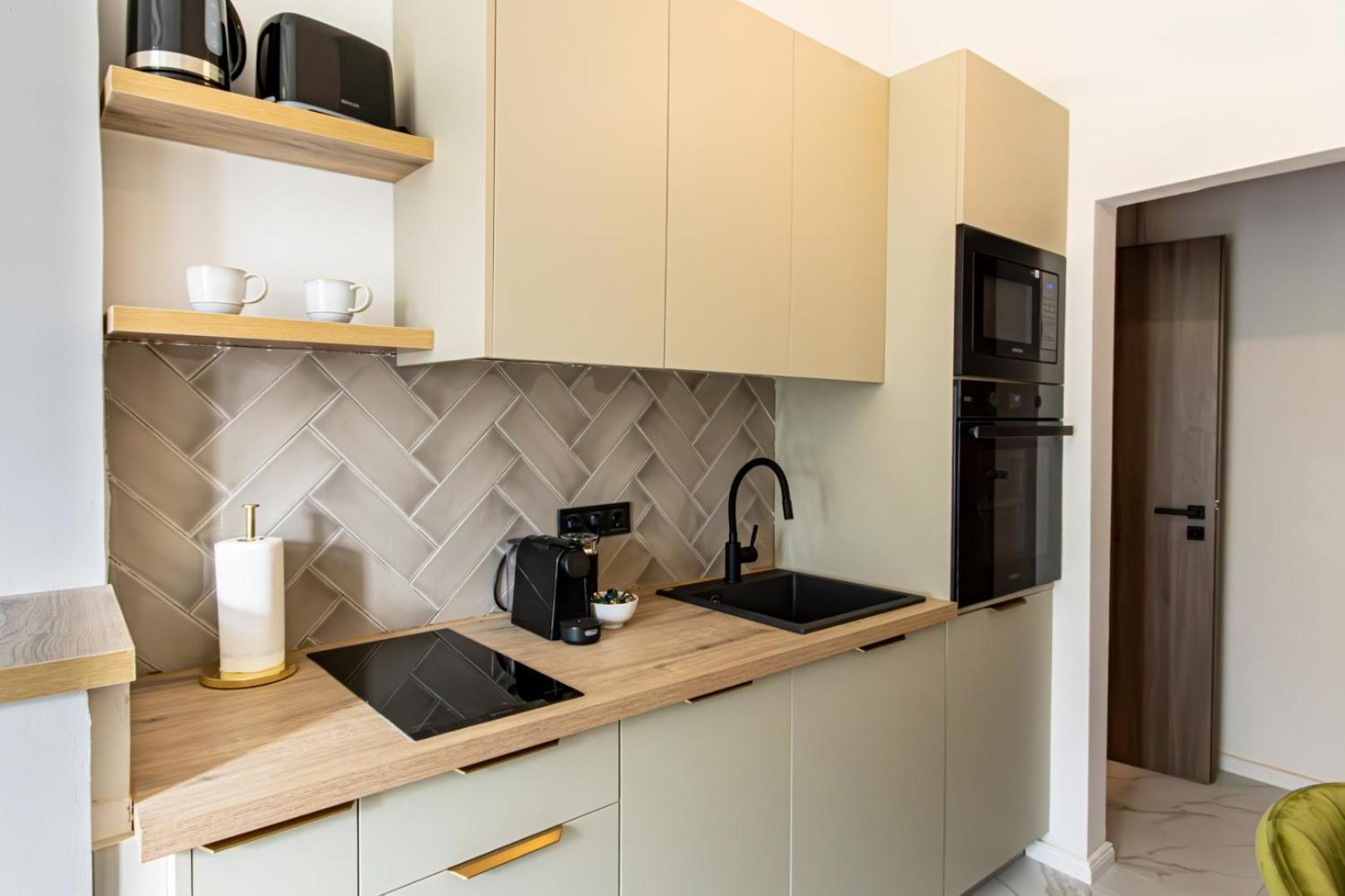 Oasis Apartment On the Broadway with AC