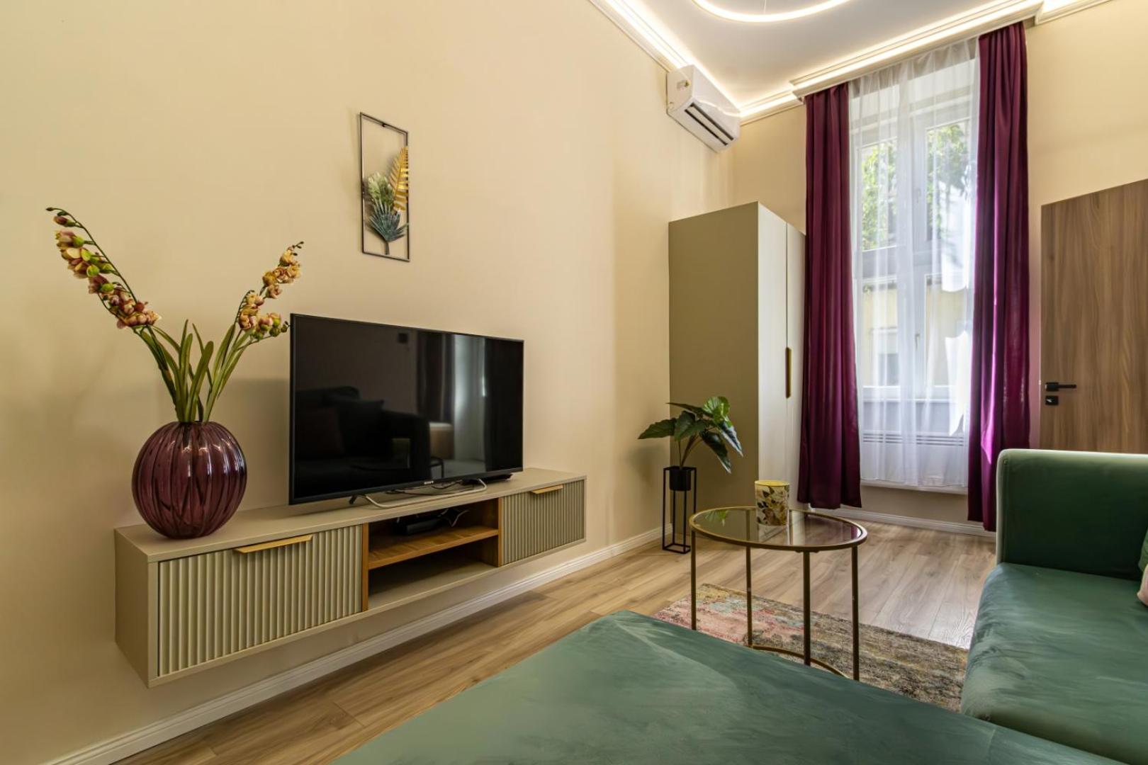 Oasis Apartment On the Broadway with AC