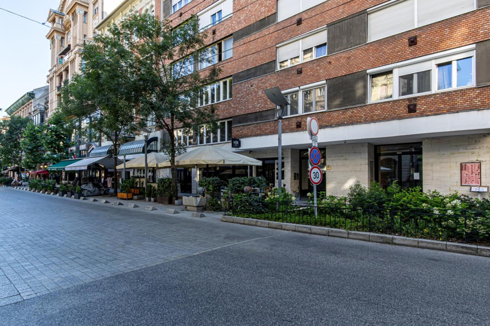 Oasis Apartment On the Broadway with AC