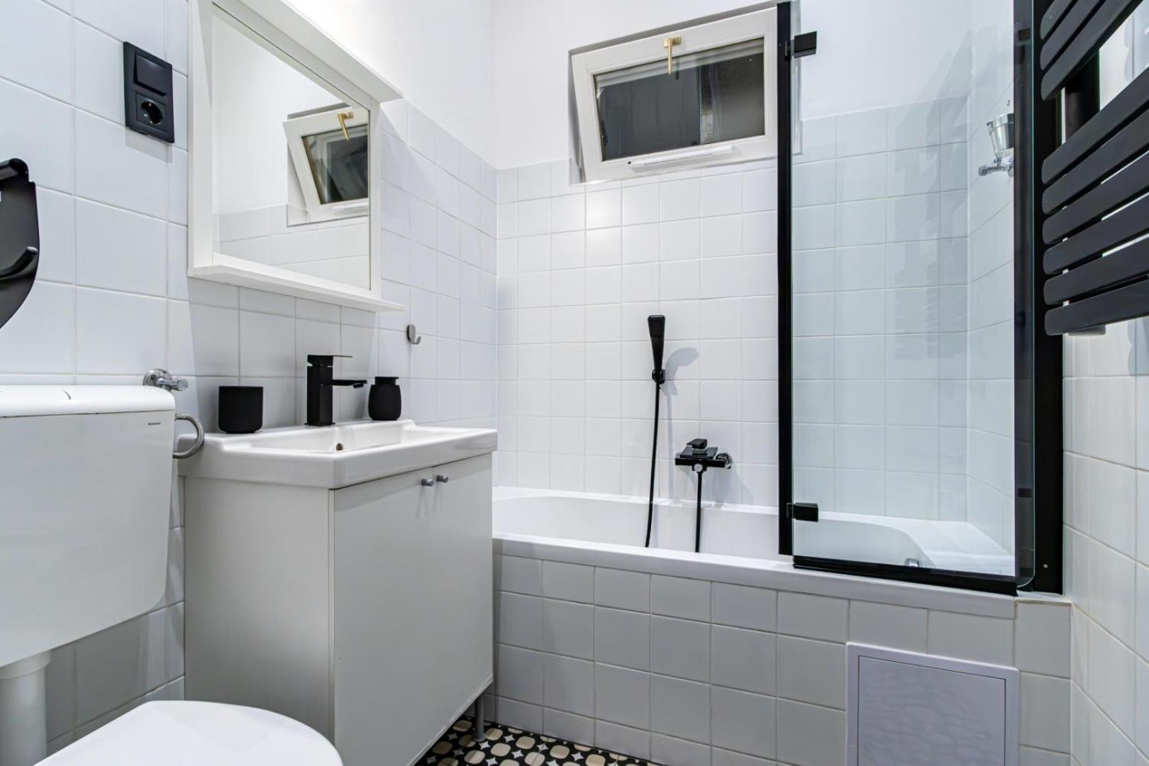 Oasis Apartment On the Broadway with AC