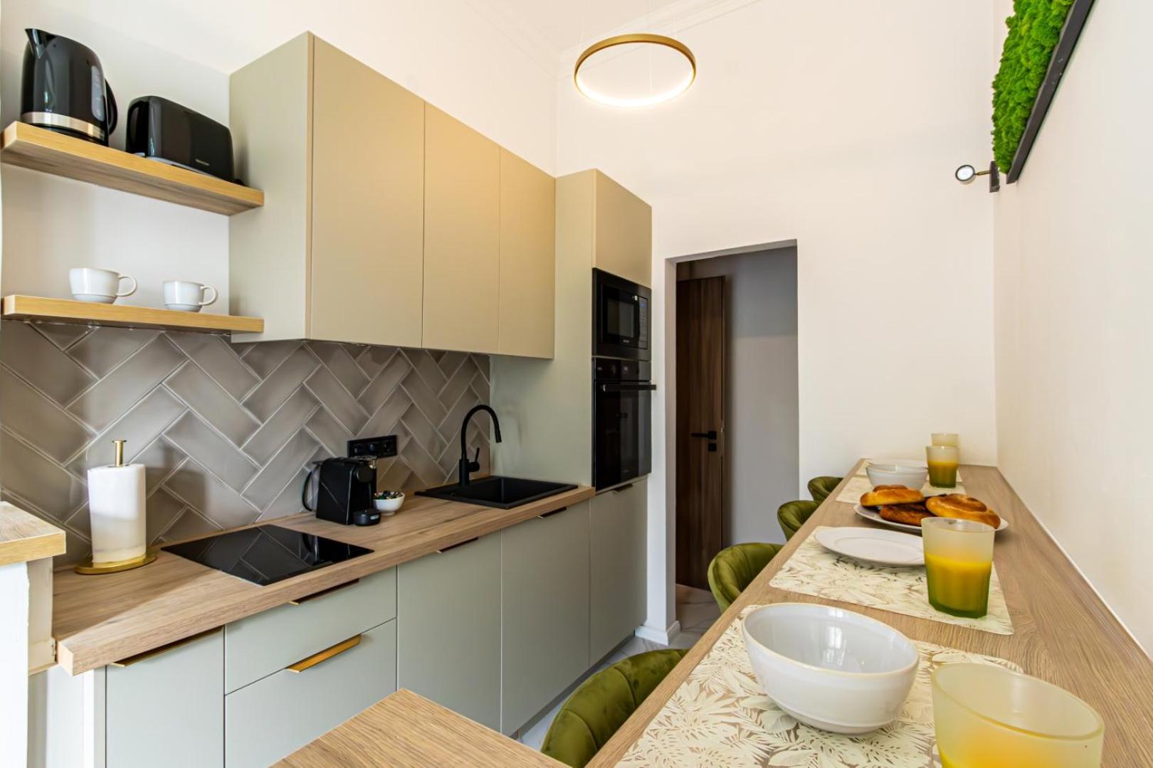 Oasis Apartment On the Broadway with AC