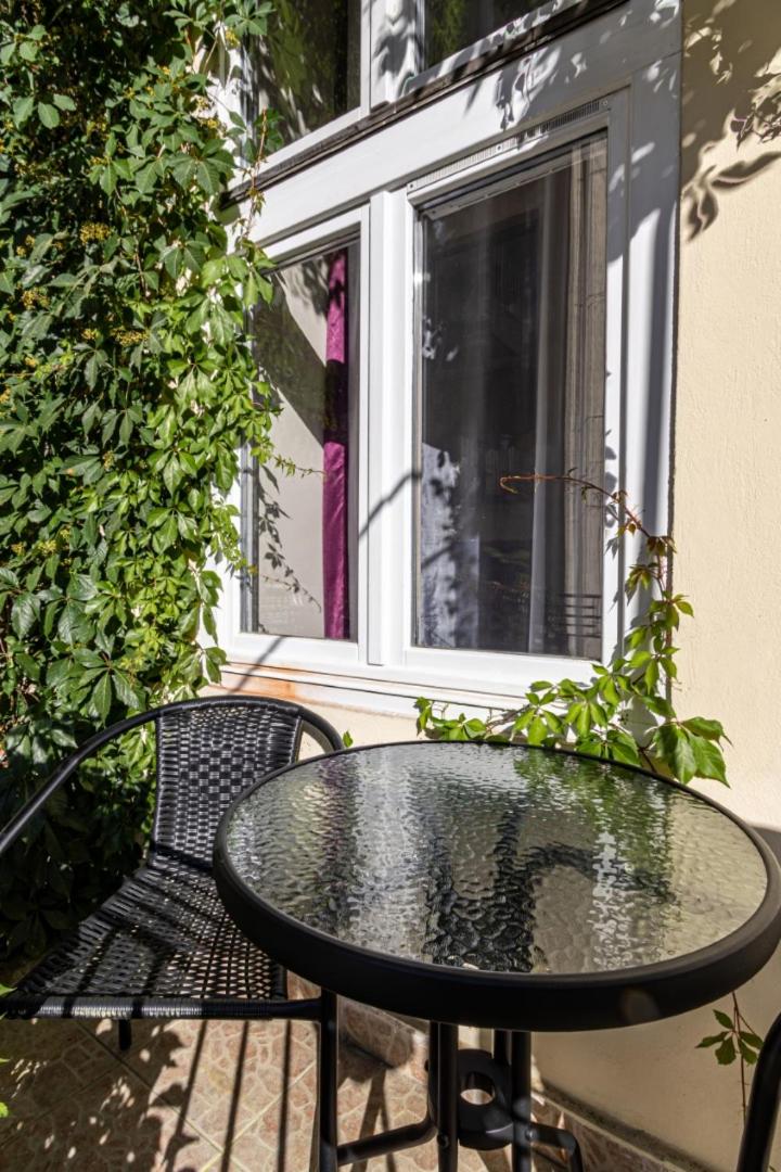Oasis Apartment On the Broadway with AC
