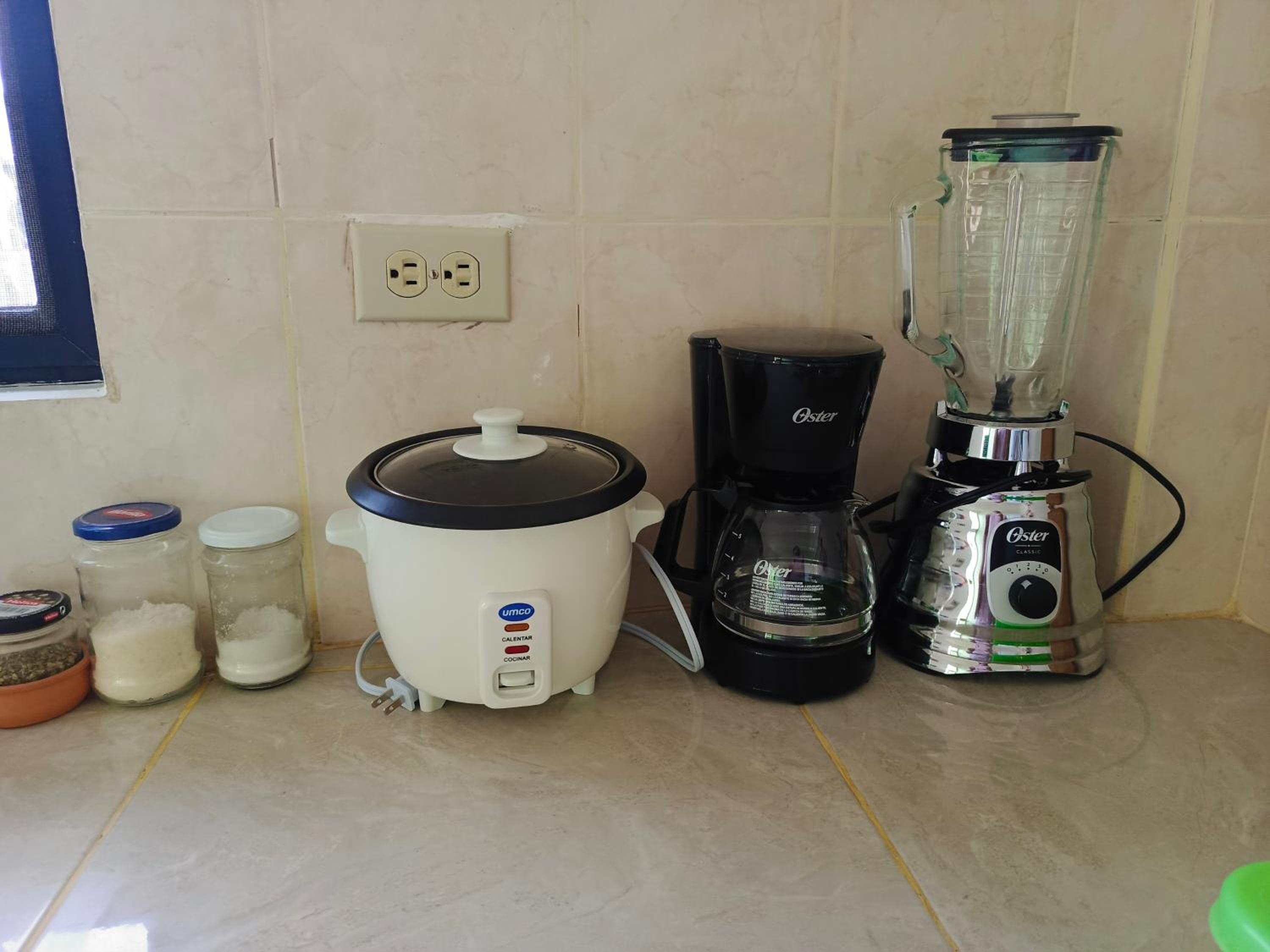 Teresita's House Suites con cocina privada , ideal para parejas, AC, wifi agua caliente, cerca del aeropuerto, a pocos pasos del malecón San Cristóbal