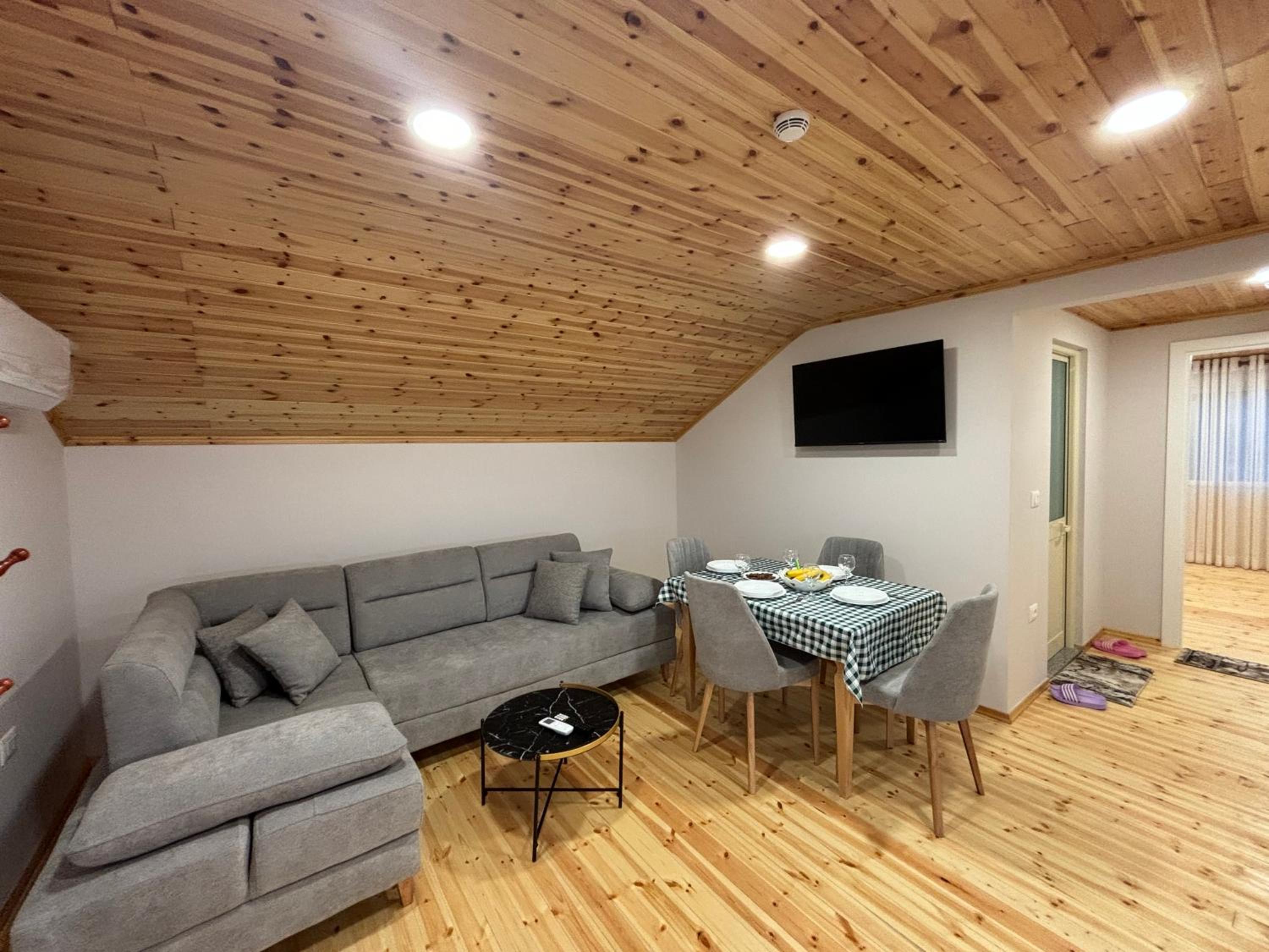 2Bedroom Apartment,free parking 06