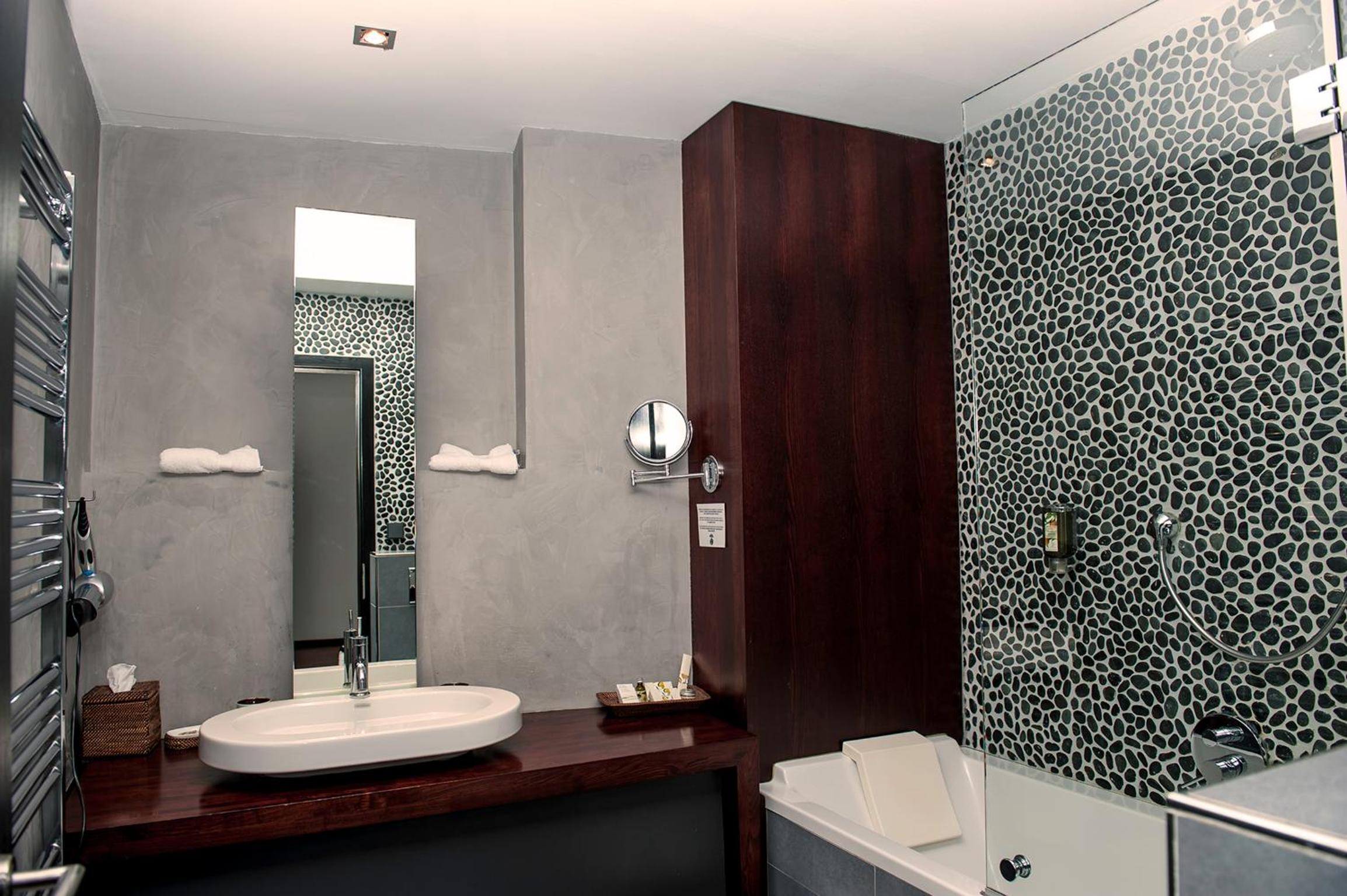Le B. Suites, Chambres & Restaurant