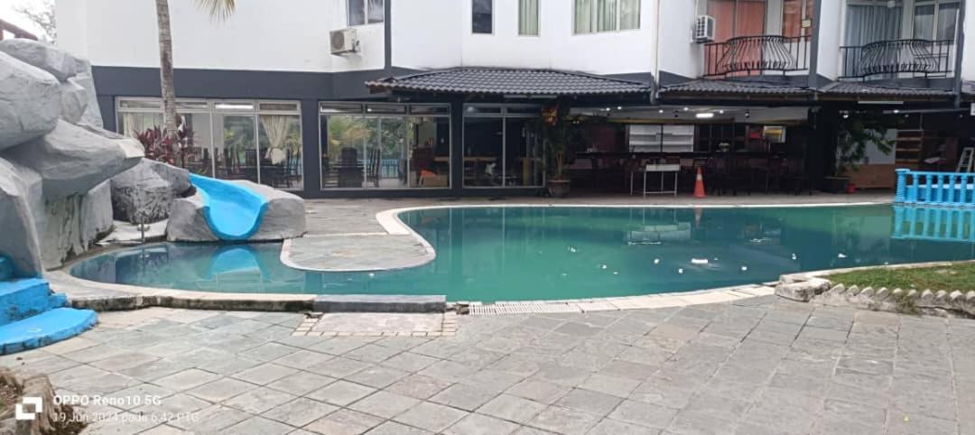 Camcy Coco Villa