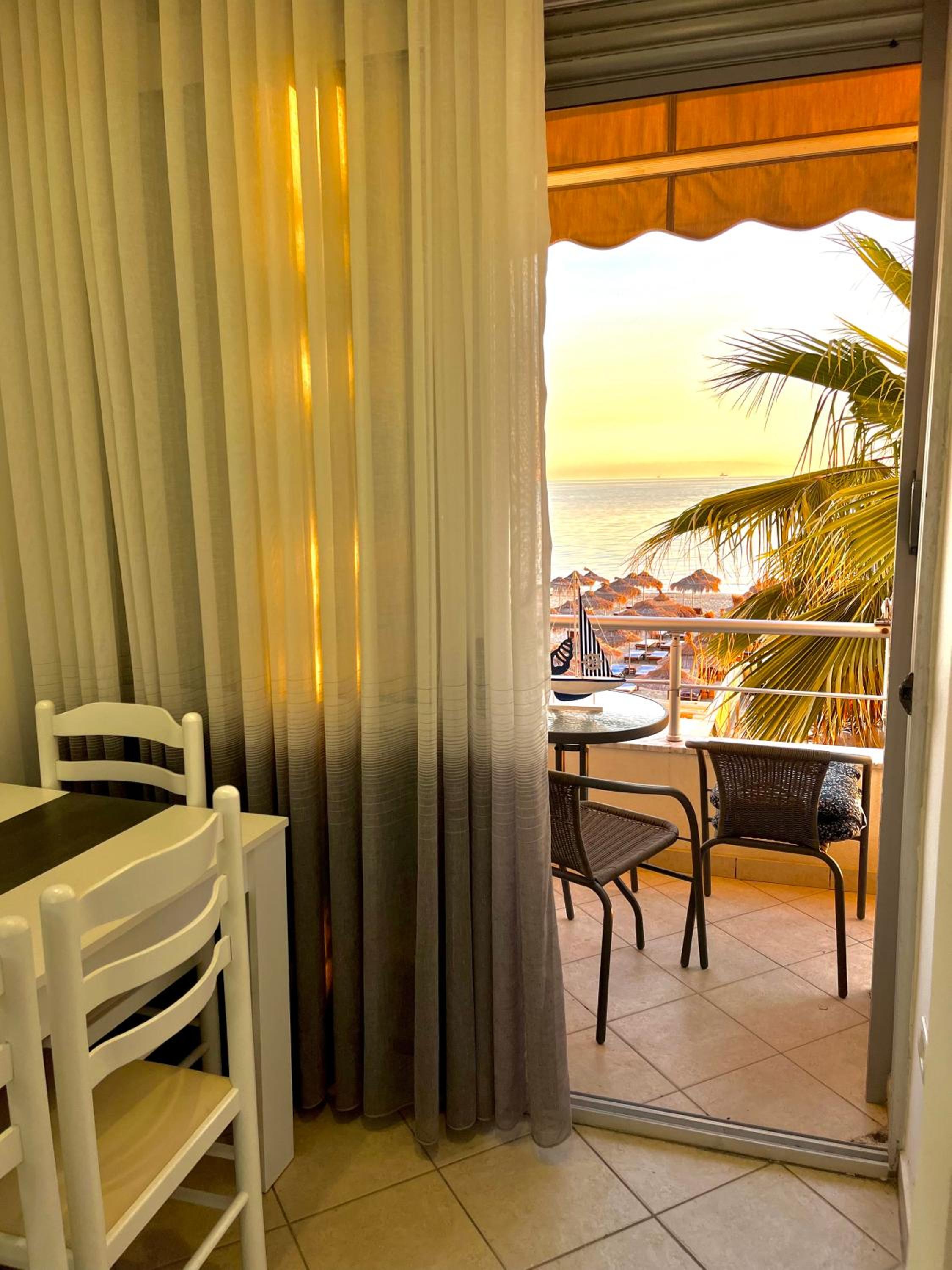 Super Seaview Apartment