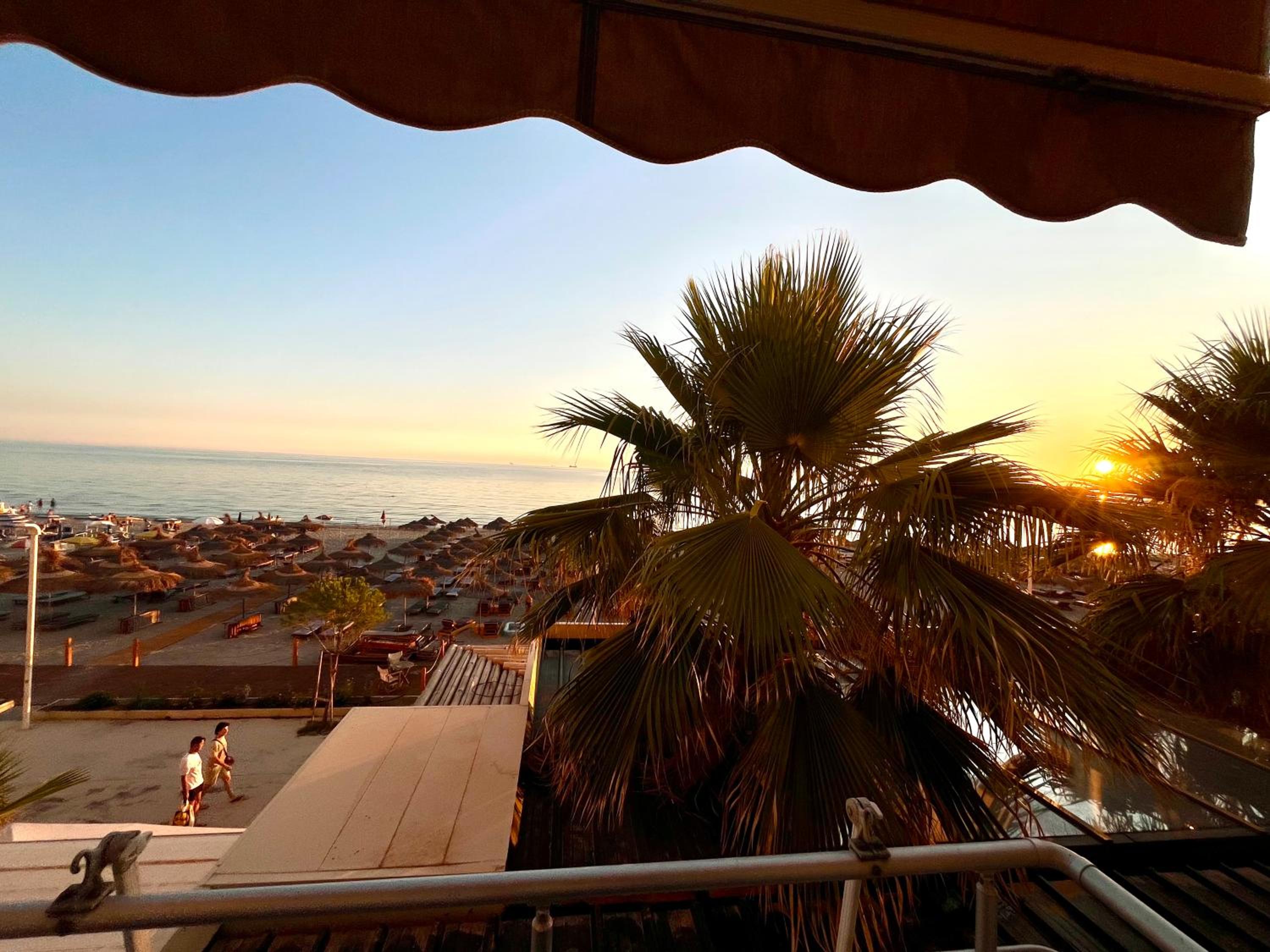 Super Seaview Apartment