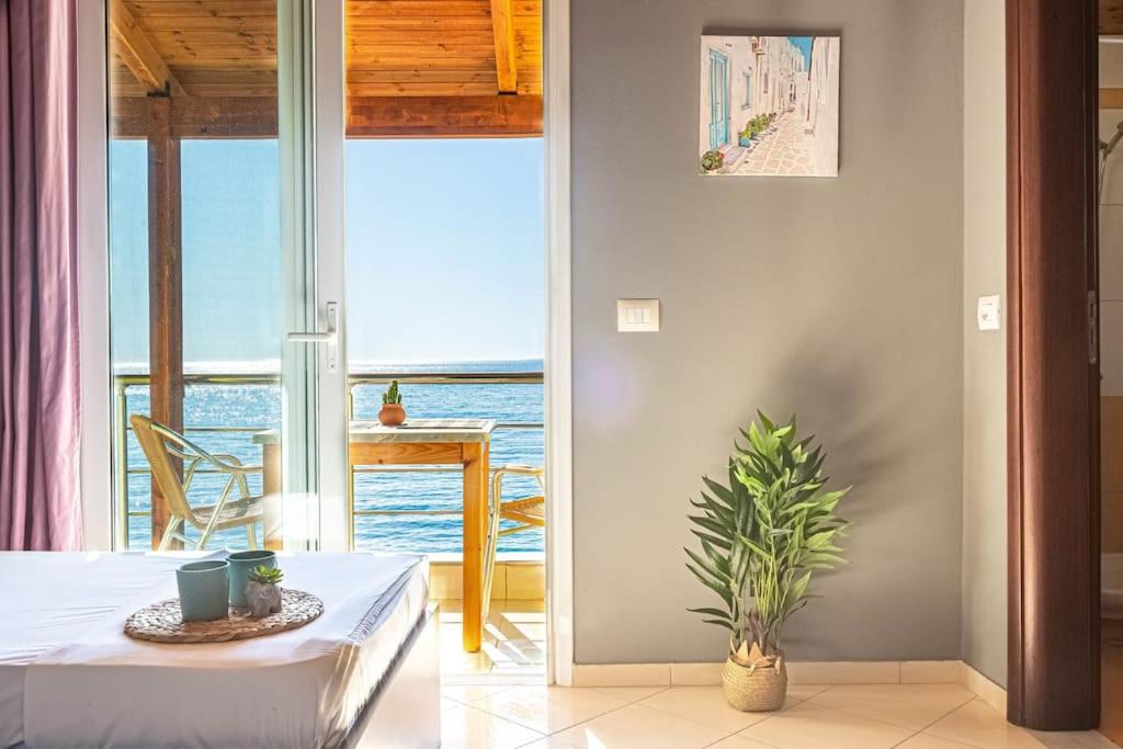 Potam'Sea Bliss 34- Beach Front, Sun Beds & Parking