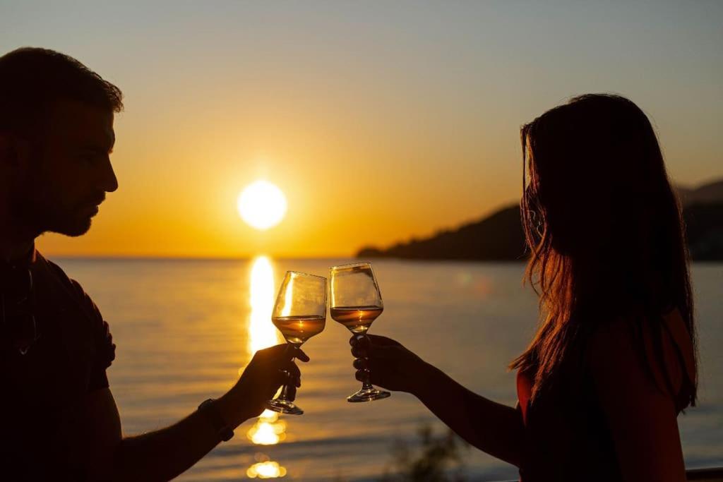 Potam'Sea Bliss 34- Beach Front, Sun Beds & Parking