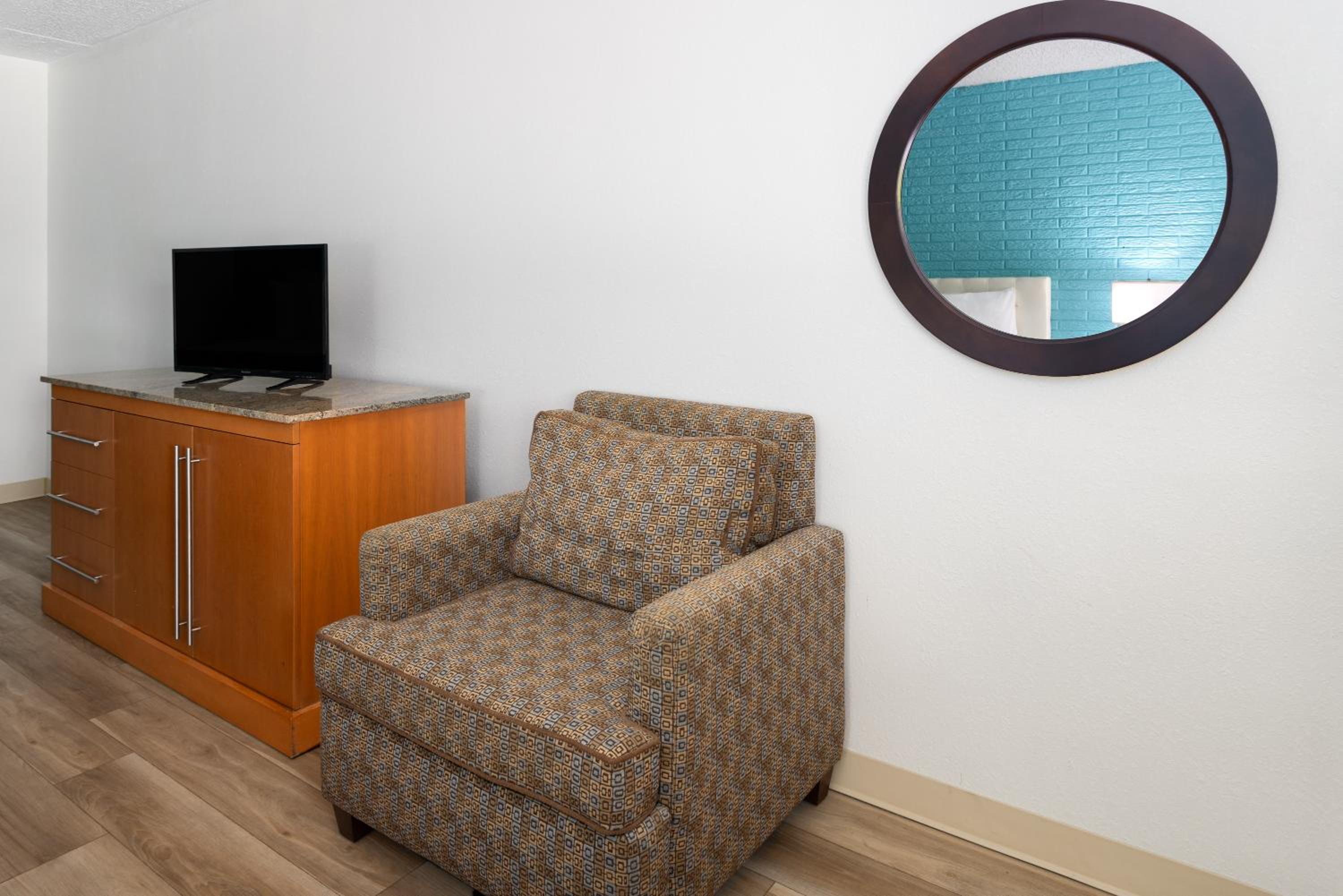 Pleasantville Vacations - Howard Johnson by Wyndham Galloway Atlantic City Area - Property Image 4