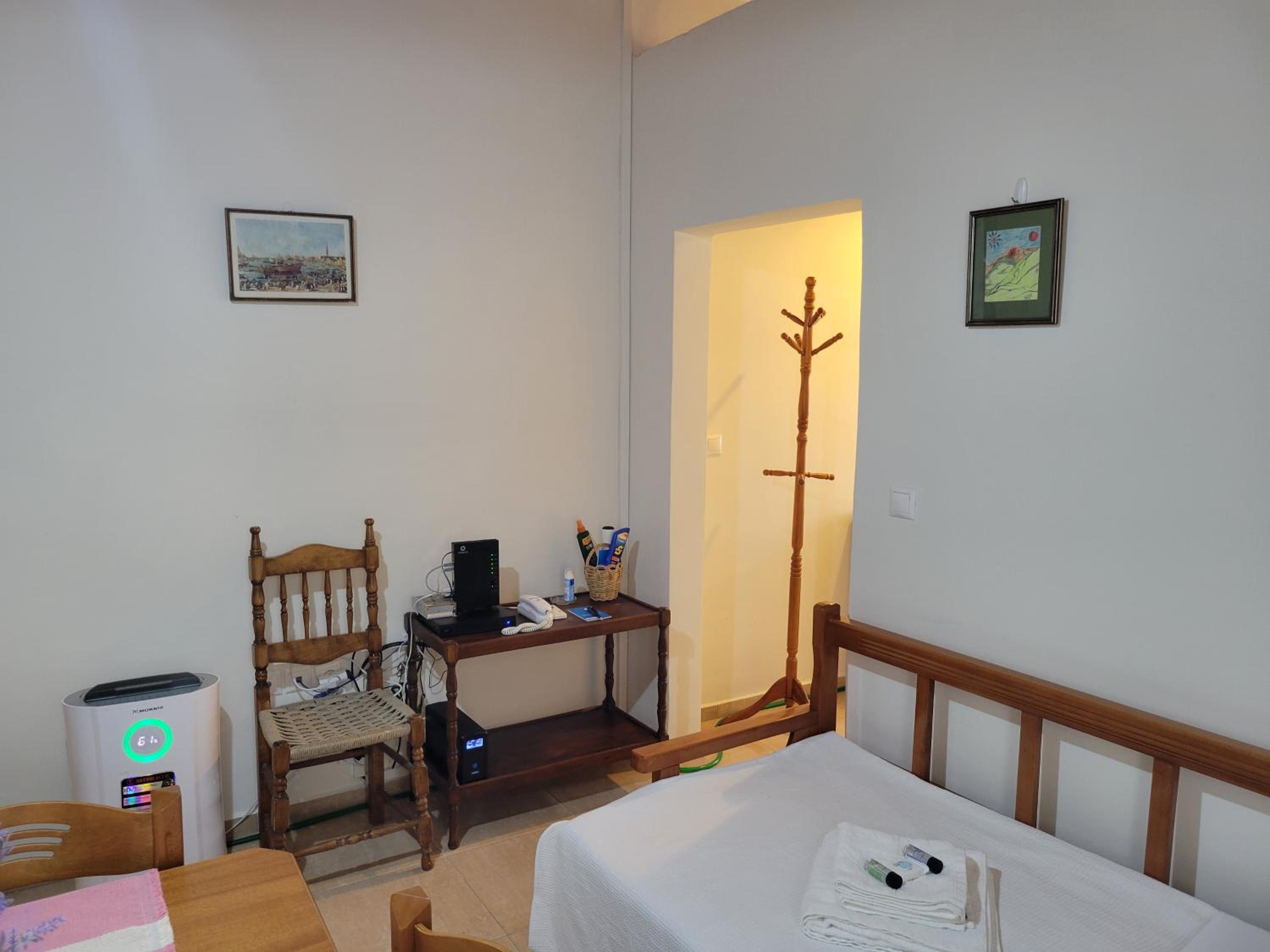 Seafront Villa, Fay