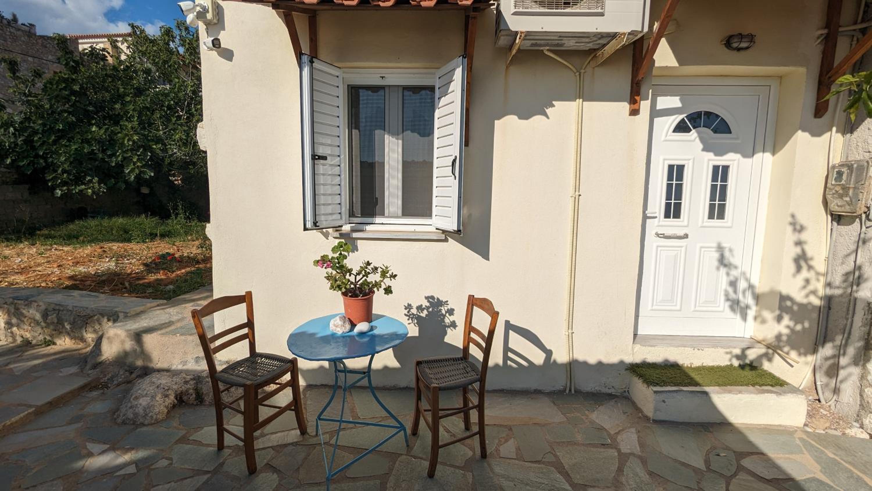 Seafront Villa, Fay