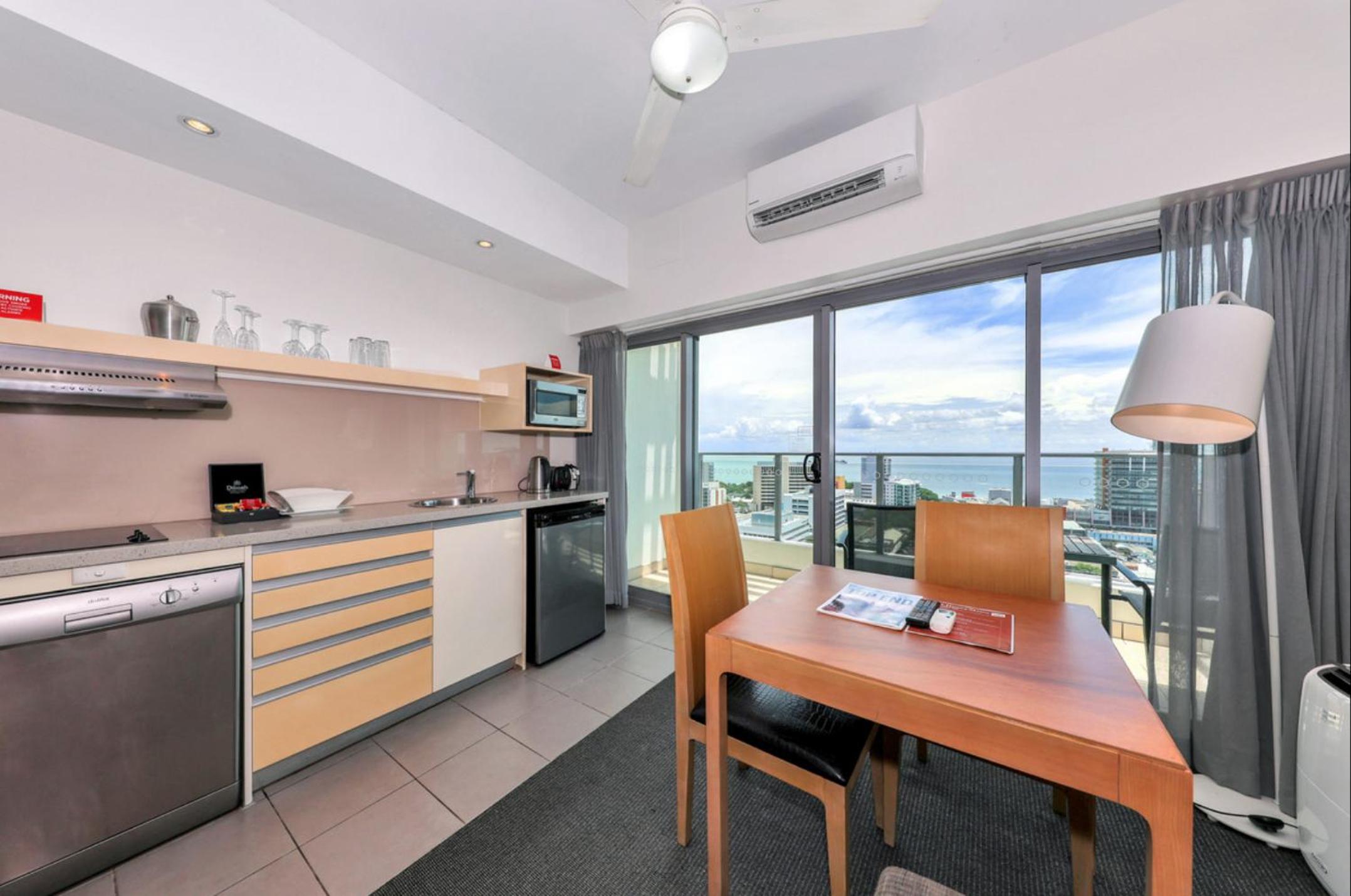 Sensation Sunsets Seaviews I Mantra' Central CBD Apartment