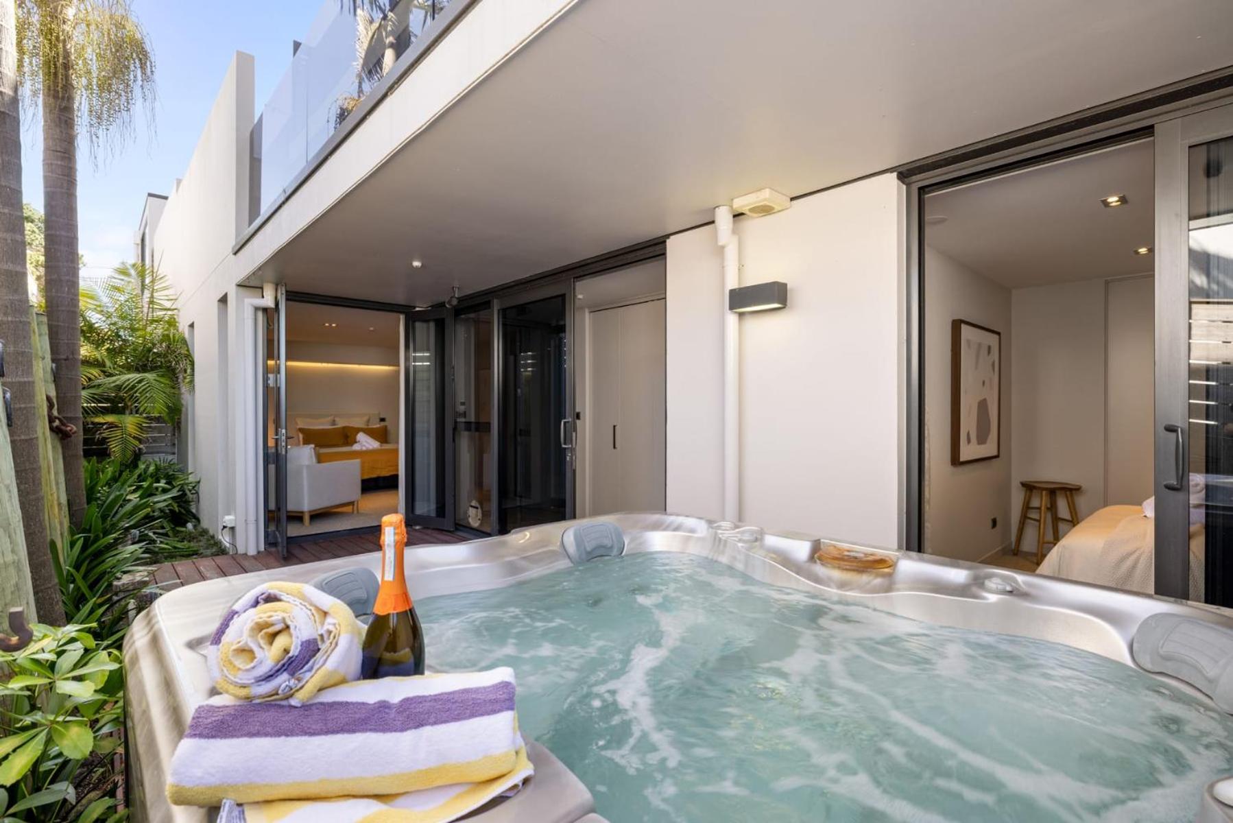 Luxury in Paradise - Sea views and Beach view 2