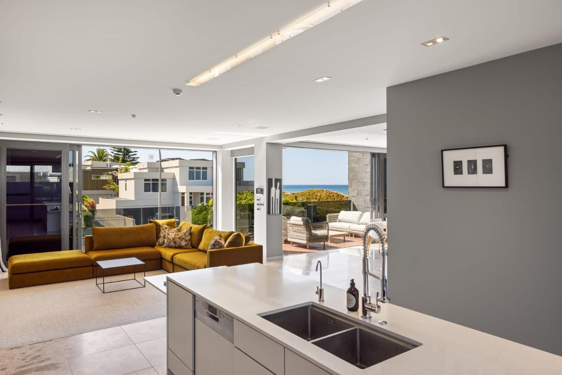 Luxury in Paradise - Sea views and Beach view 5