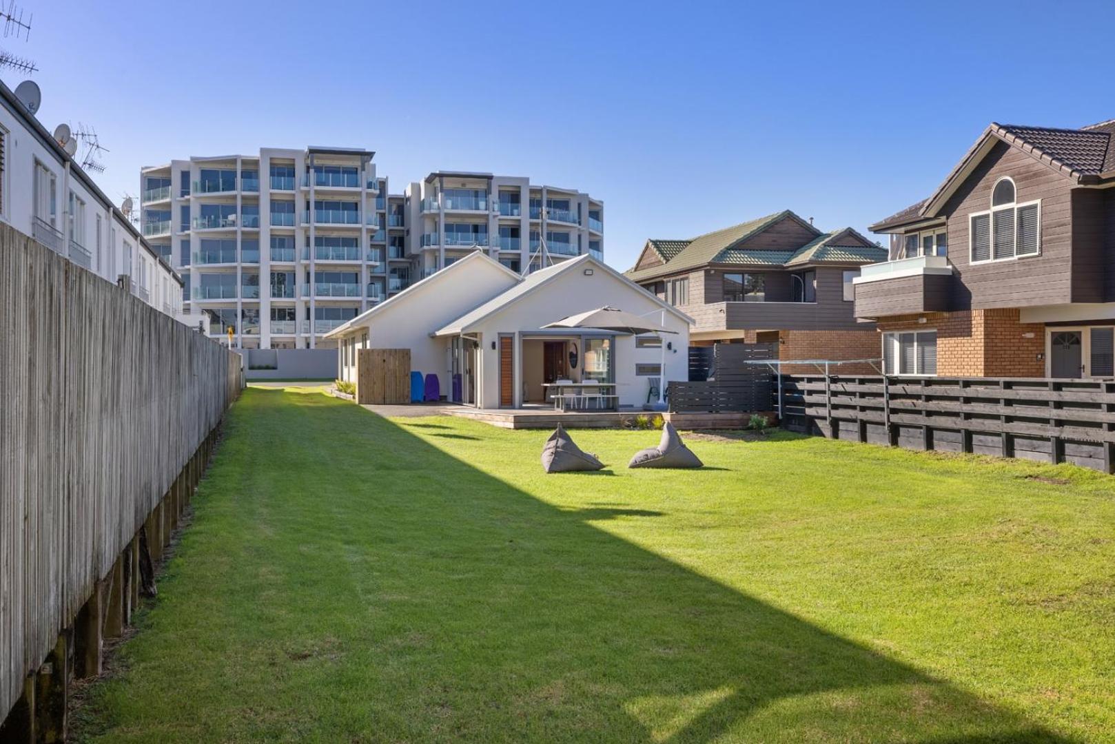 The Iconic Kiwi Bach, Full Site Downtown Mount view 4