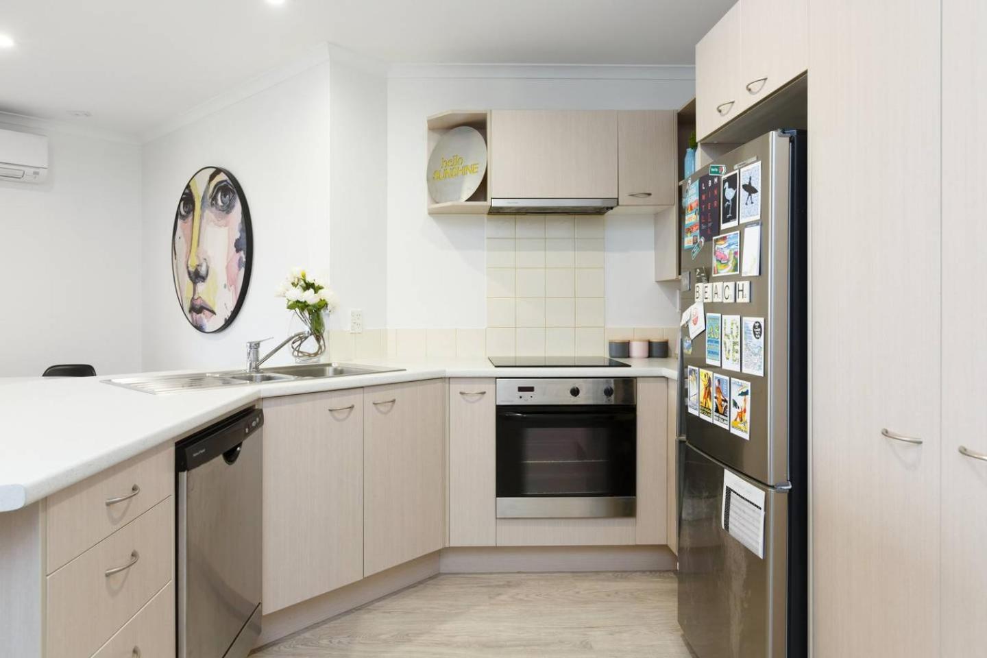 Stylish and Spacious, Downtown Mount Maunganui view 3