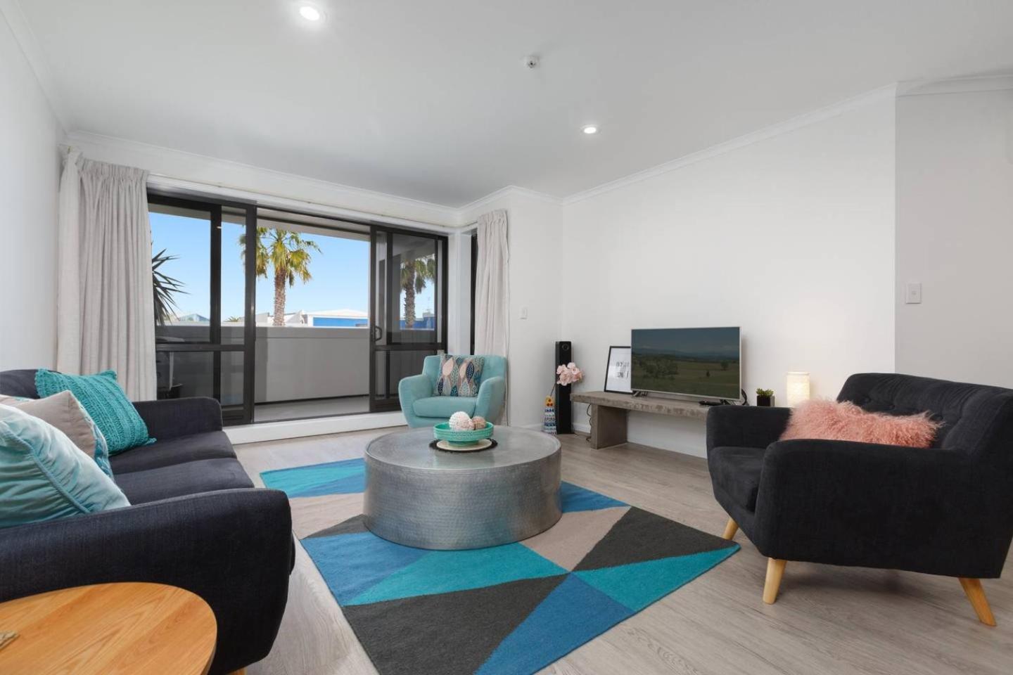 Stylish and Spacious, Downtown Mount Maunganui view 4