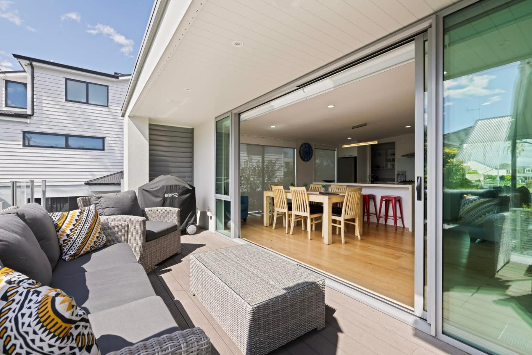 Modern, Spacious Home on Popular Muricata Av - Enjoy Beach, Surf & Sun view 4