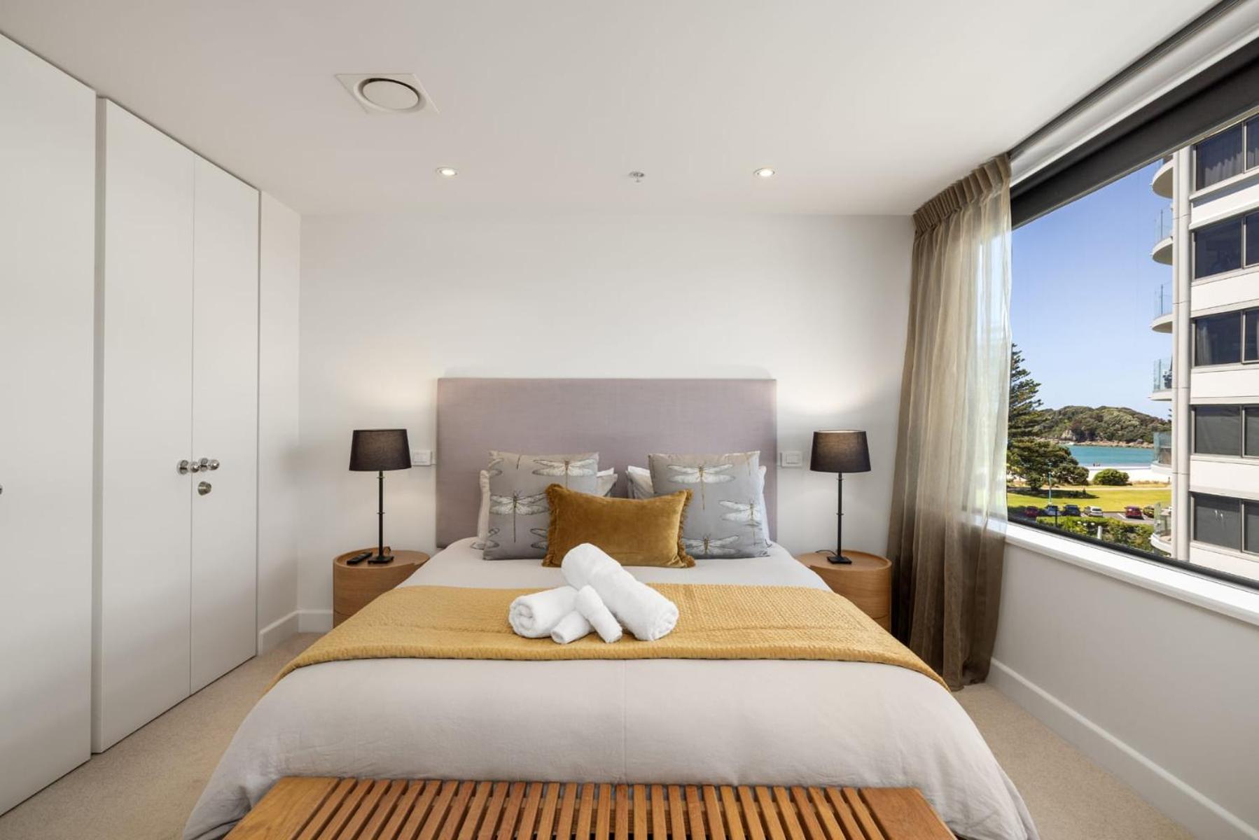 Luxury Ocean & Harbour Views - Heated Pool, Main Beach & Gym view 4