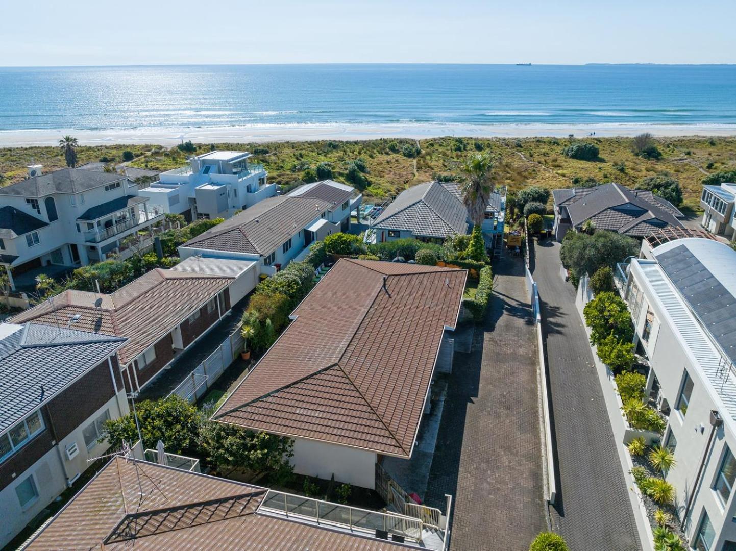 Seaside Beach Retreat - Outdoor living view 2
