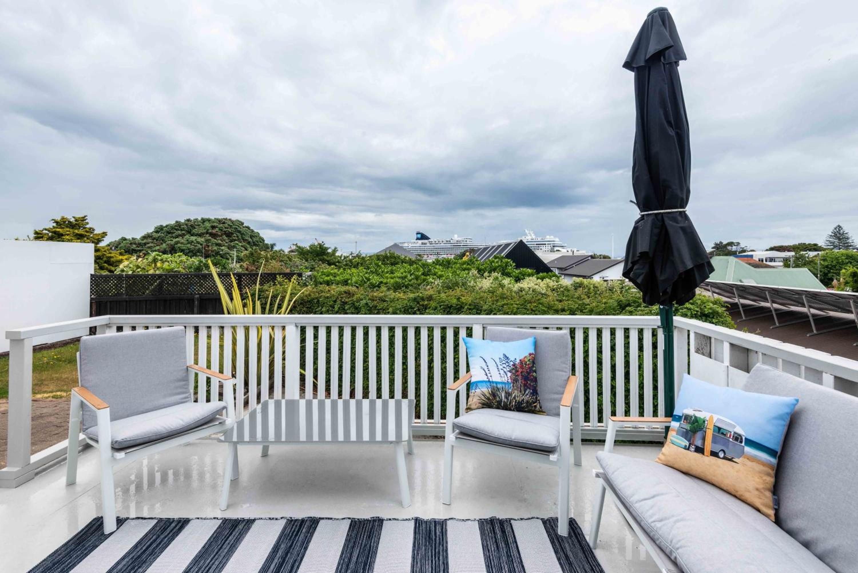 Awesome Beach House on Oceanview Road