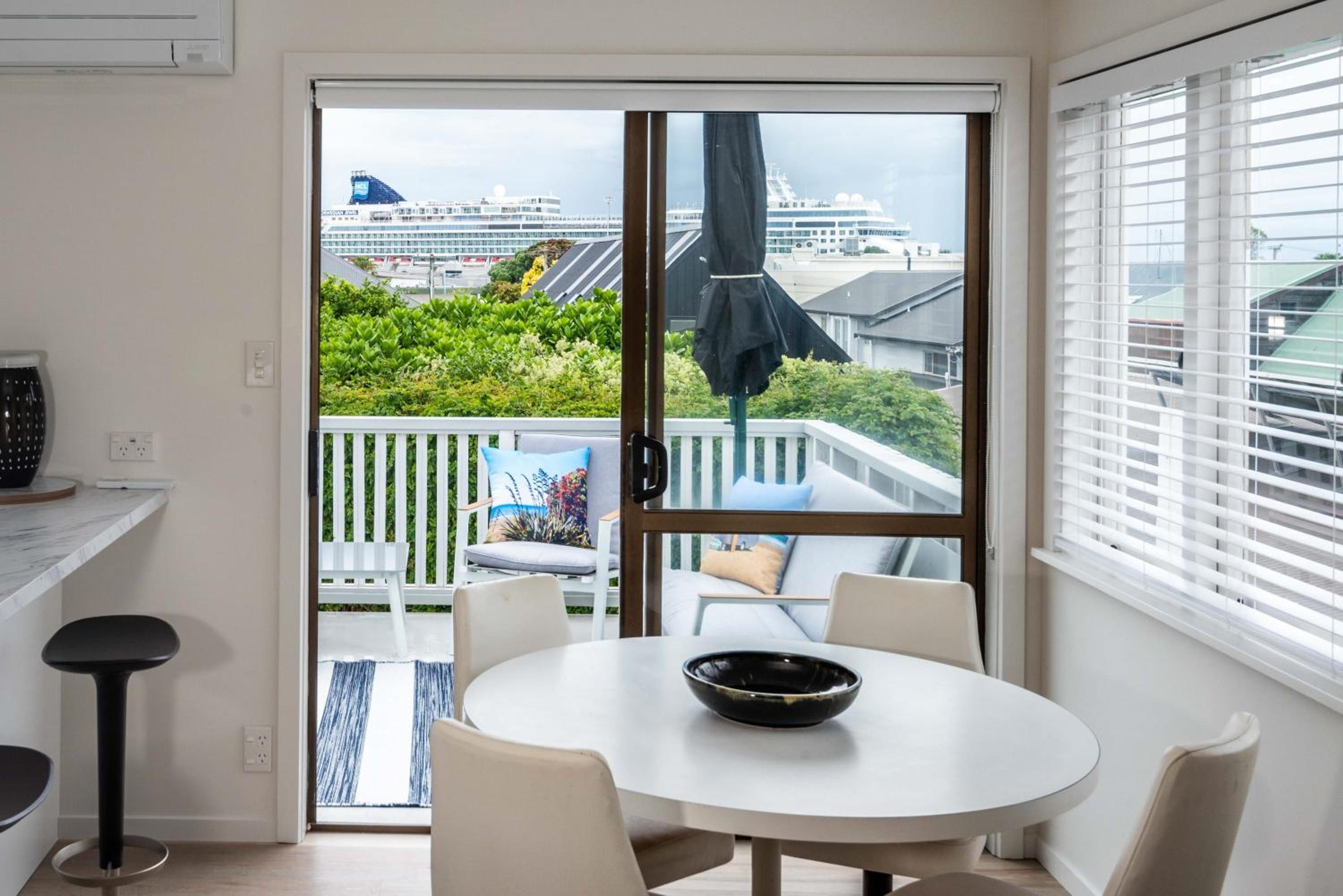 Awesome Beach House on Oceanview Road