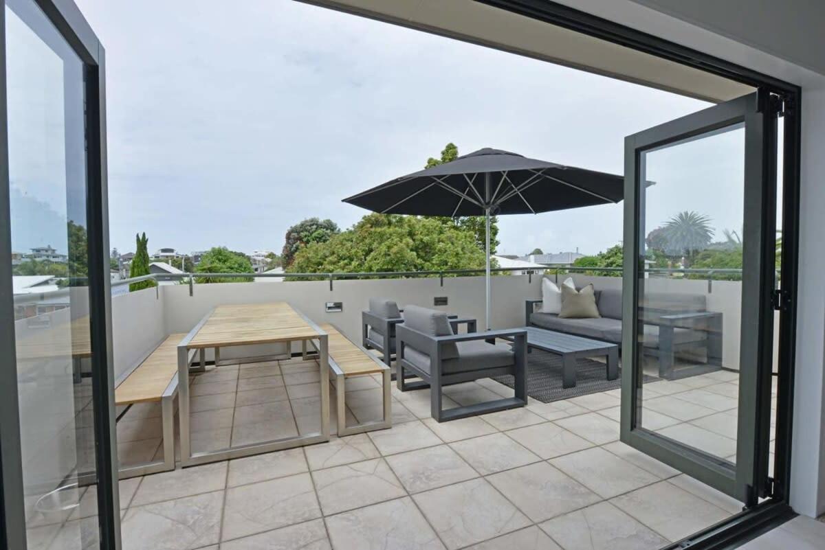 Escape to high end comforts on Riverton view 3