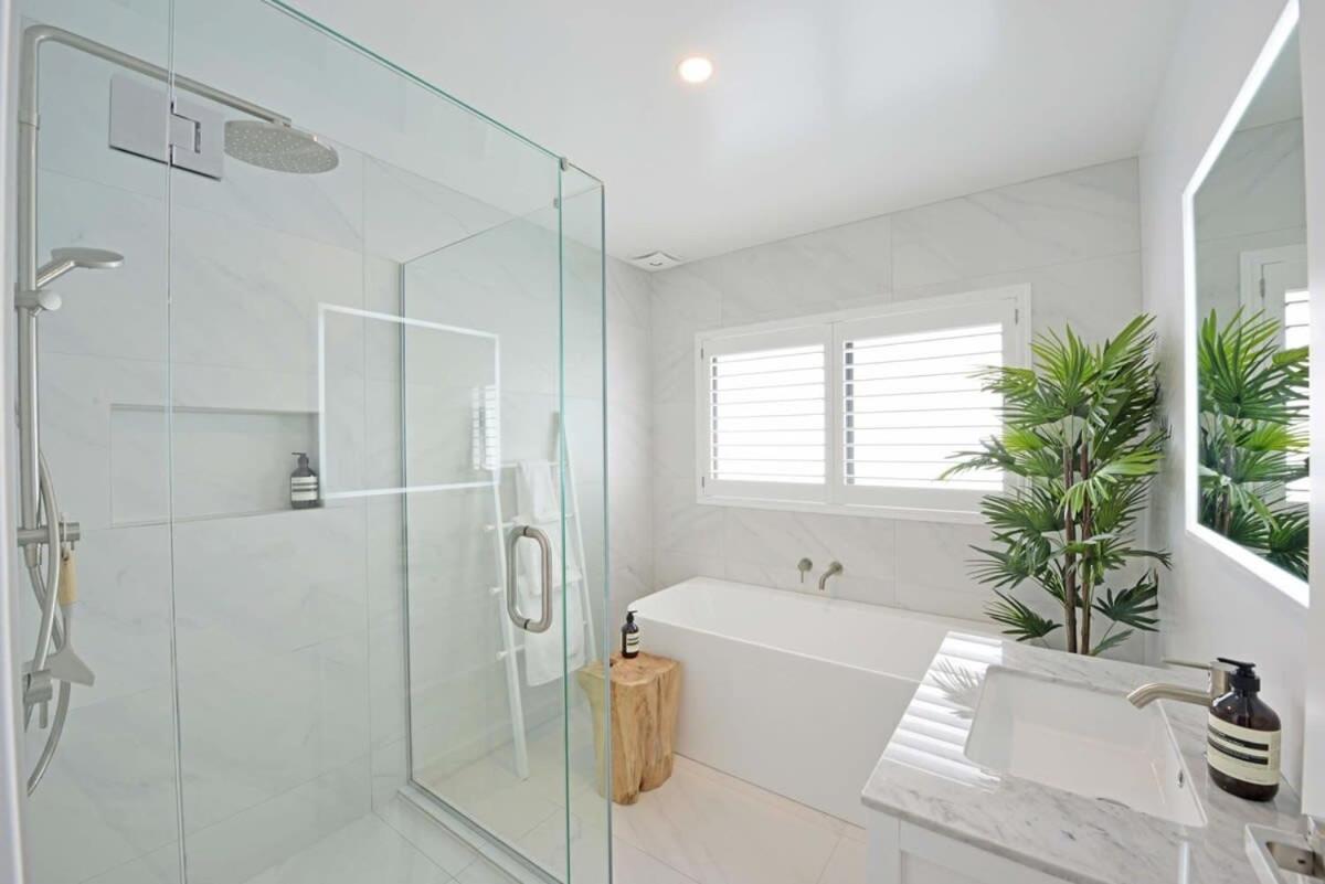 Escape to high end comforts on Riverton view 4