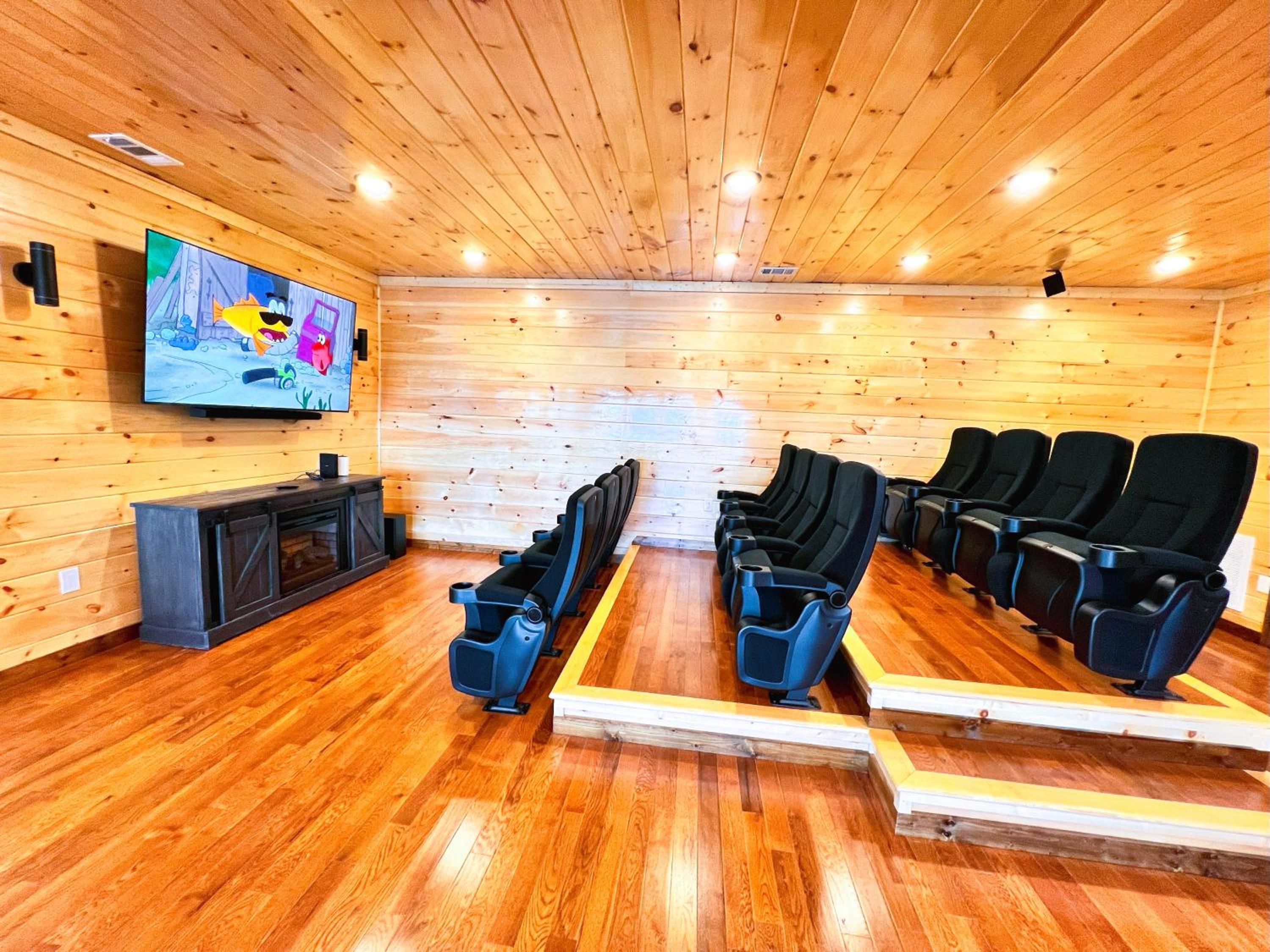 Luxury 4 BDR, Breathtaking Views, Theater, EVC view 3