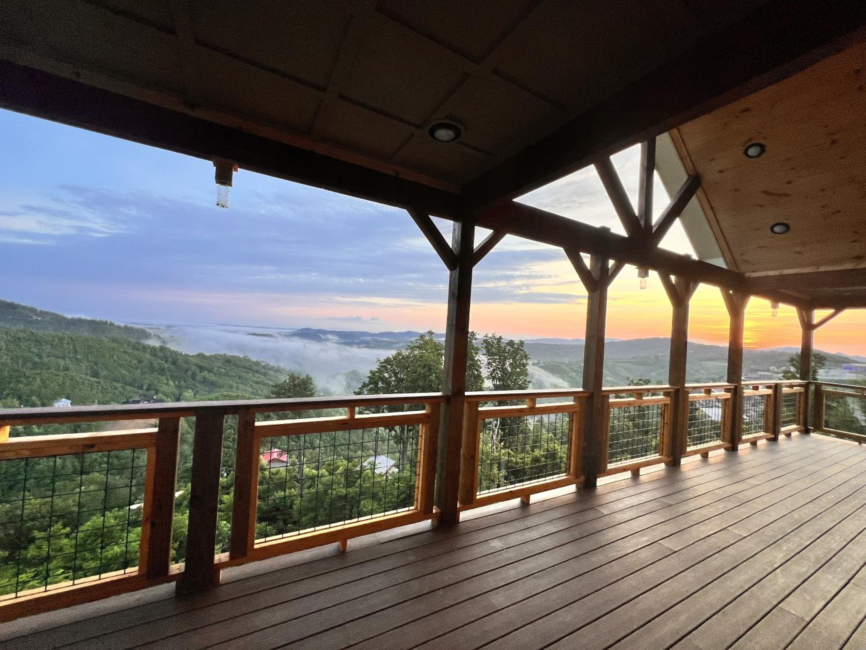 Luxury 4 BDR, Breathtaking Views, Theater, EVC view 2