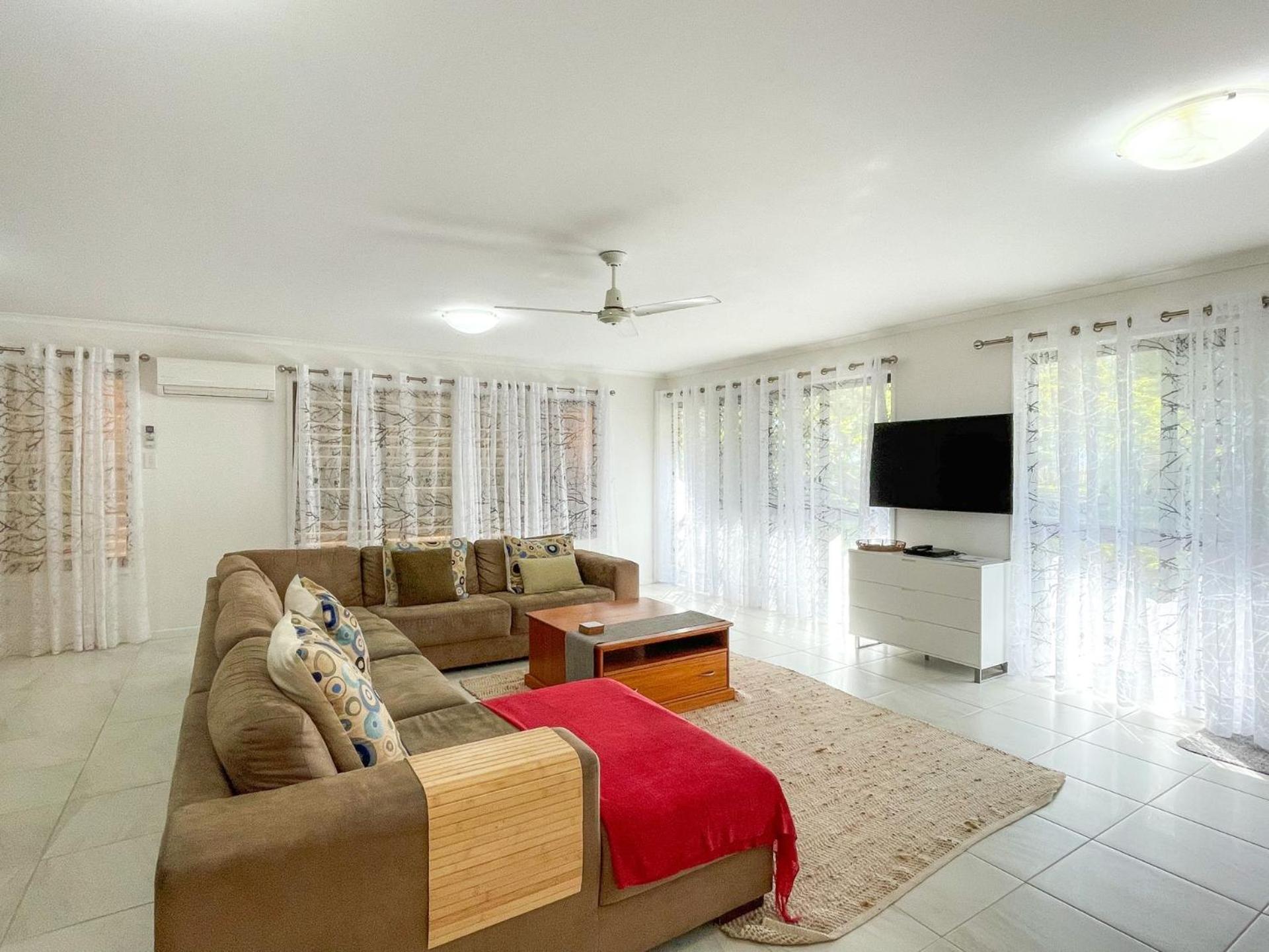 Yolanda - Burrum Heads- Beachfront - 3BR- Aircon