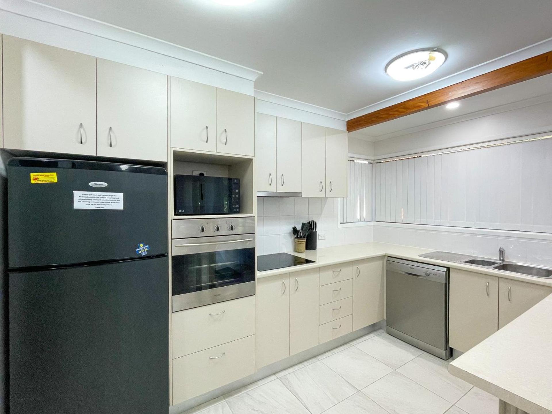 Yolanda - Burrum Heads- Beachfront - 3BR- Aircon