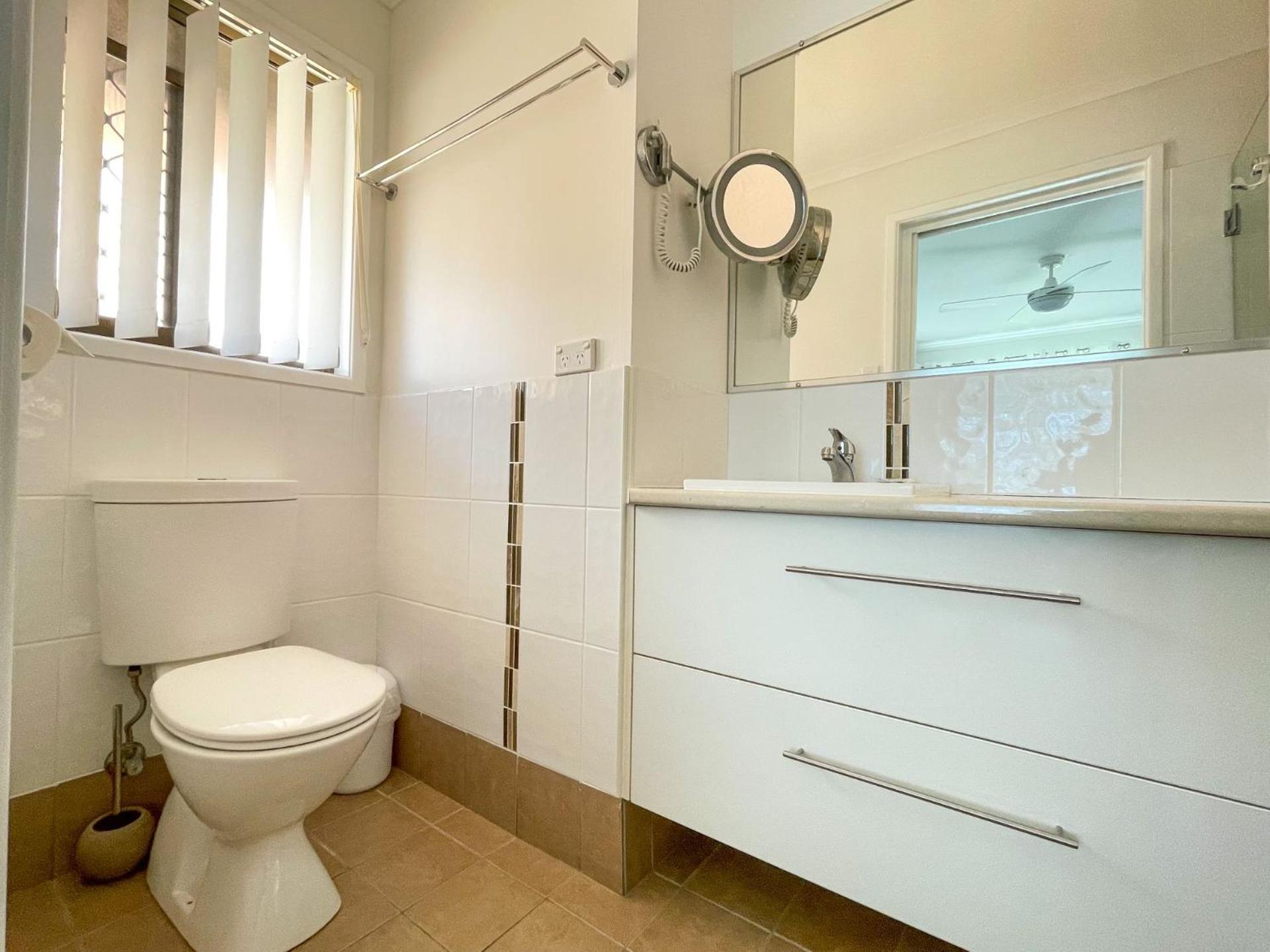 Yolanda - Burrum Heads- Beachfront - 3BR- Aircon