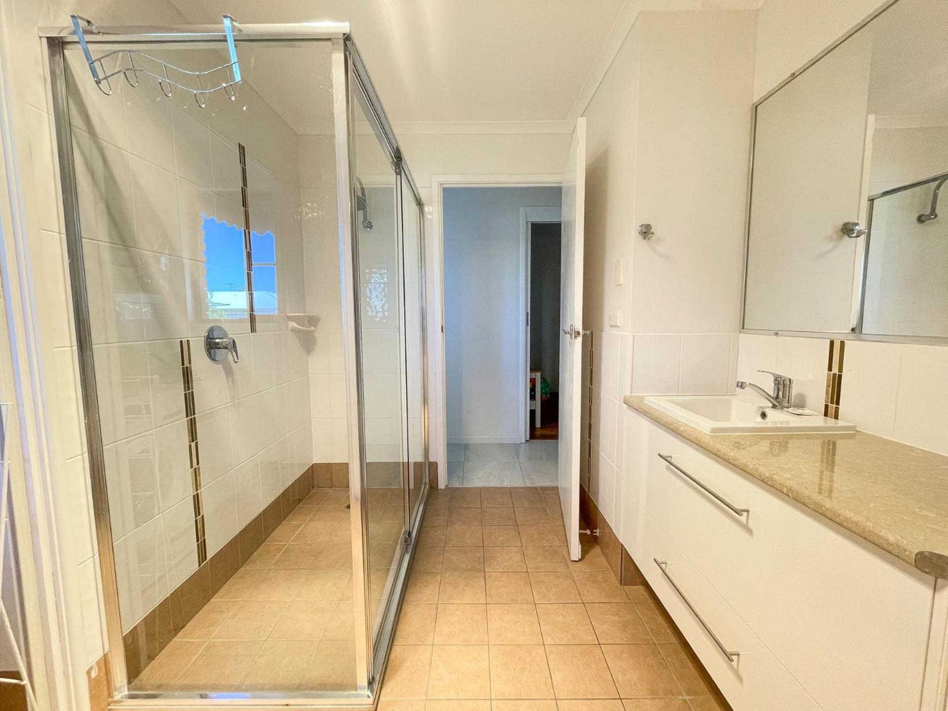 Yolanda - Burrum Heads- Beachfront - 3BR- Aircon