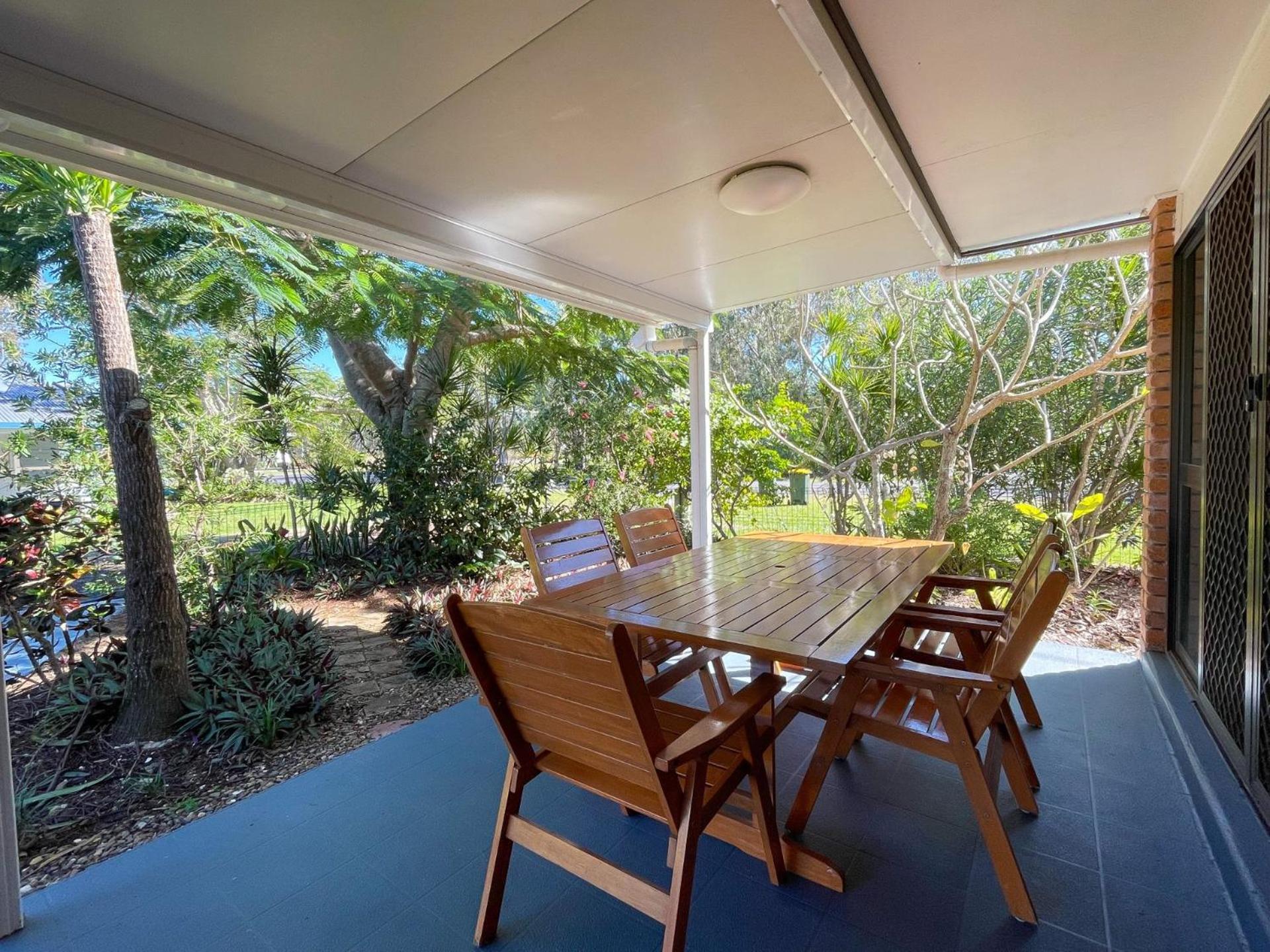Yolanda - Burrum Heads- Beachfront - 3BR- Aircon