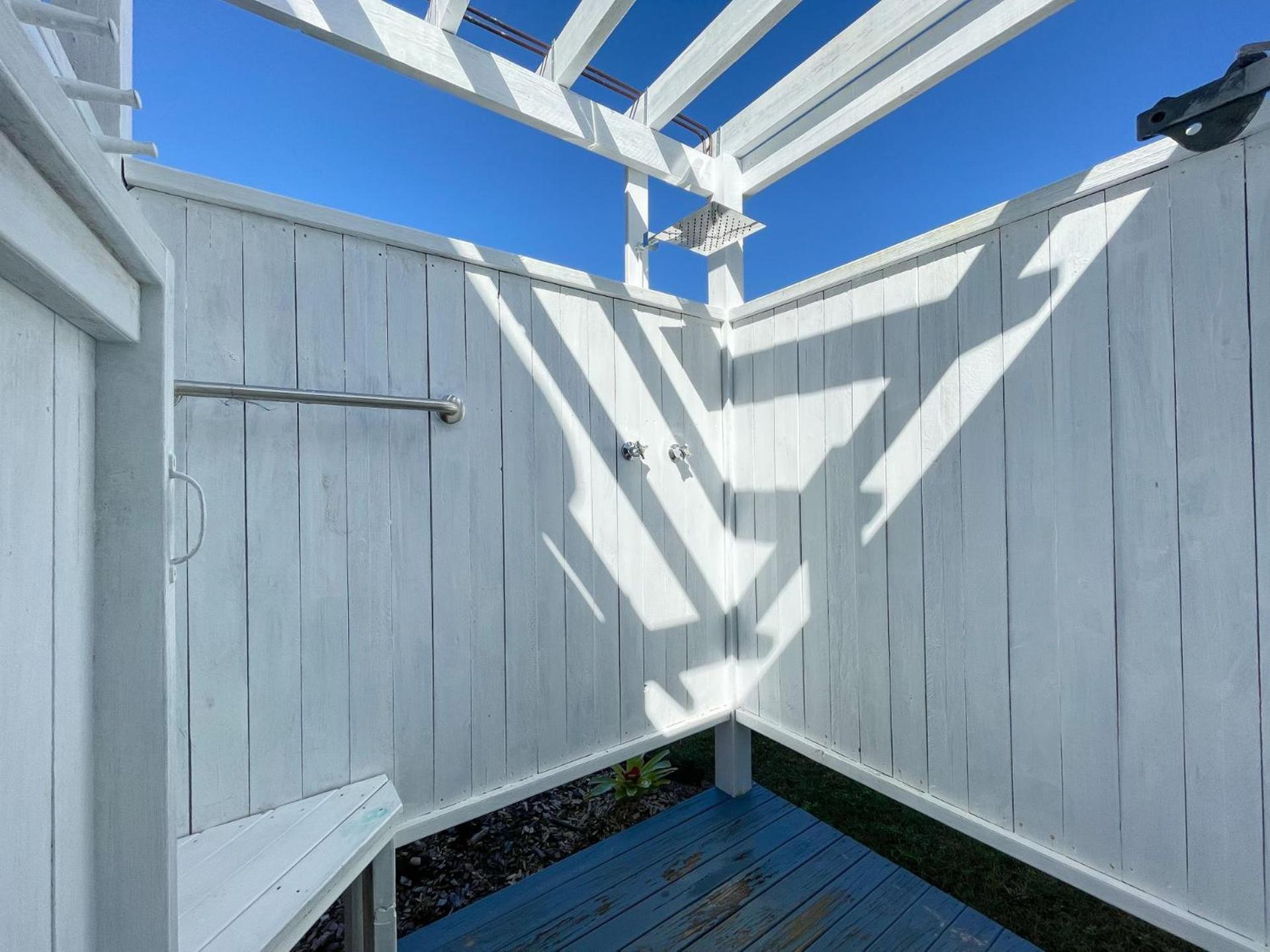 Yolanda - Burrum Heads- Beachfront - 3BR- Aircon