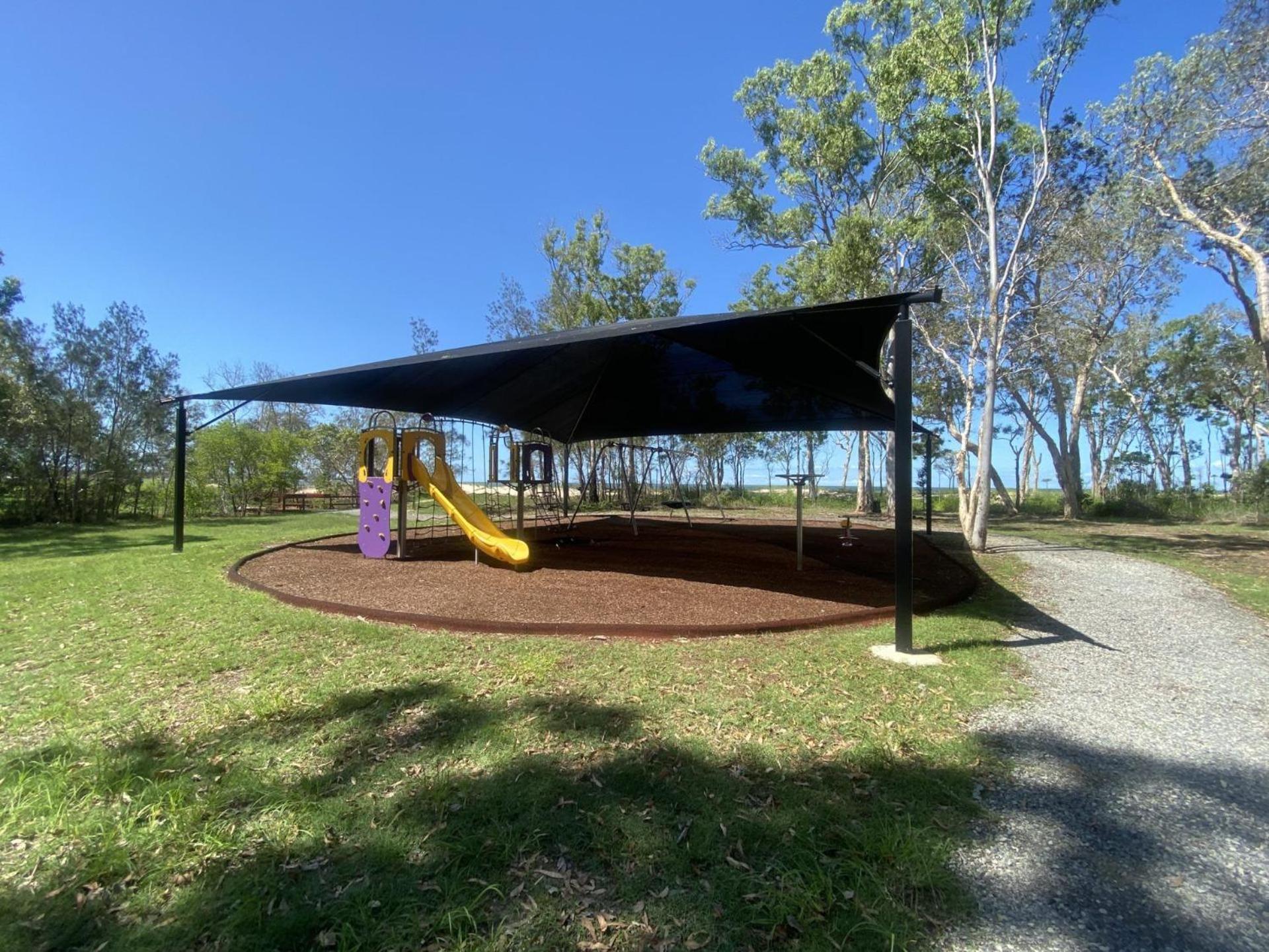 Yolanda - Burrum Heads- Beachfront - 3BR- Aircon