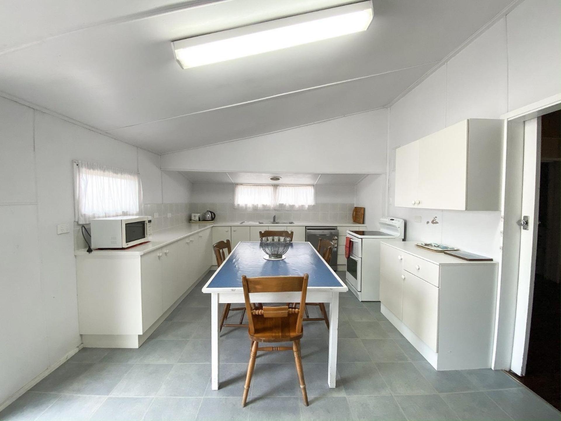 Stafford Hall - Burrum Heads- Riverfront- 3BR- Great Views