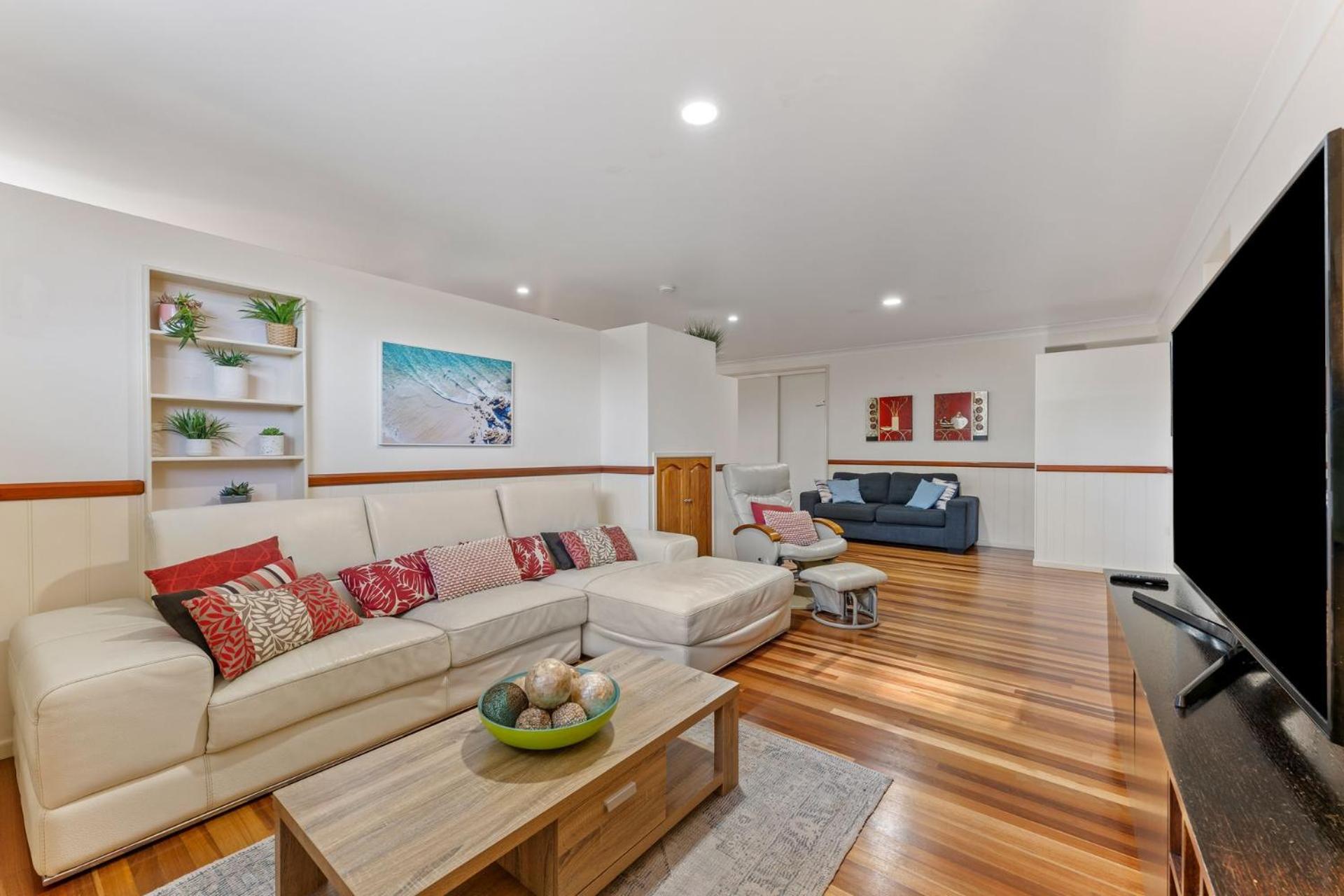 Sandy Feet Retreat - Waterfront - 4BR - Smart TV - WiFi