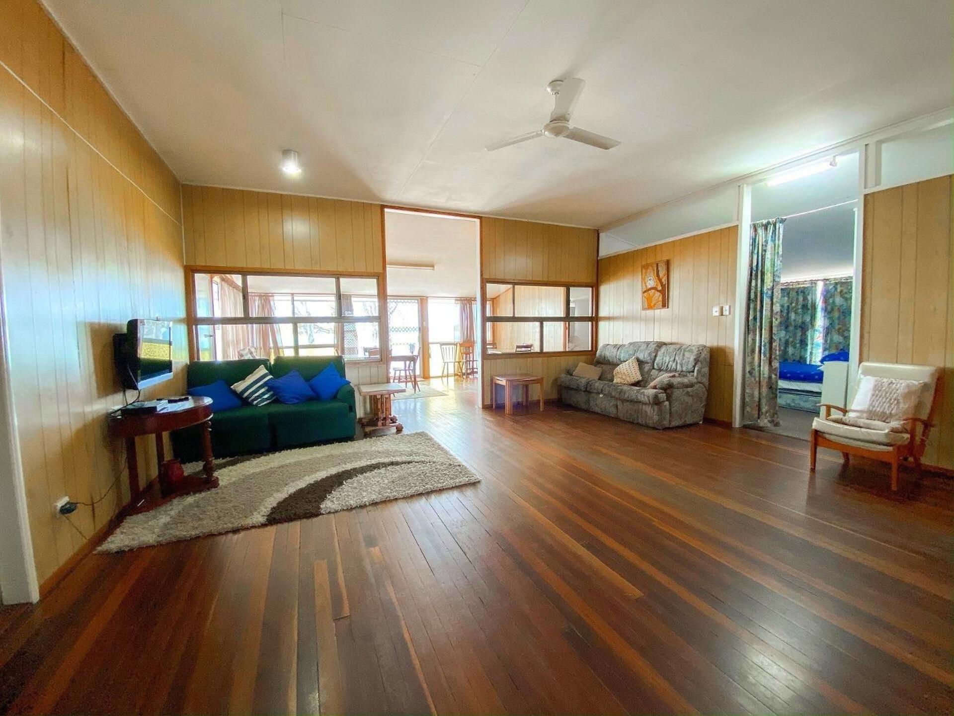 Stafford Hall - Burrum Heads- Riverfront- 3BR- Great Views